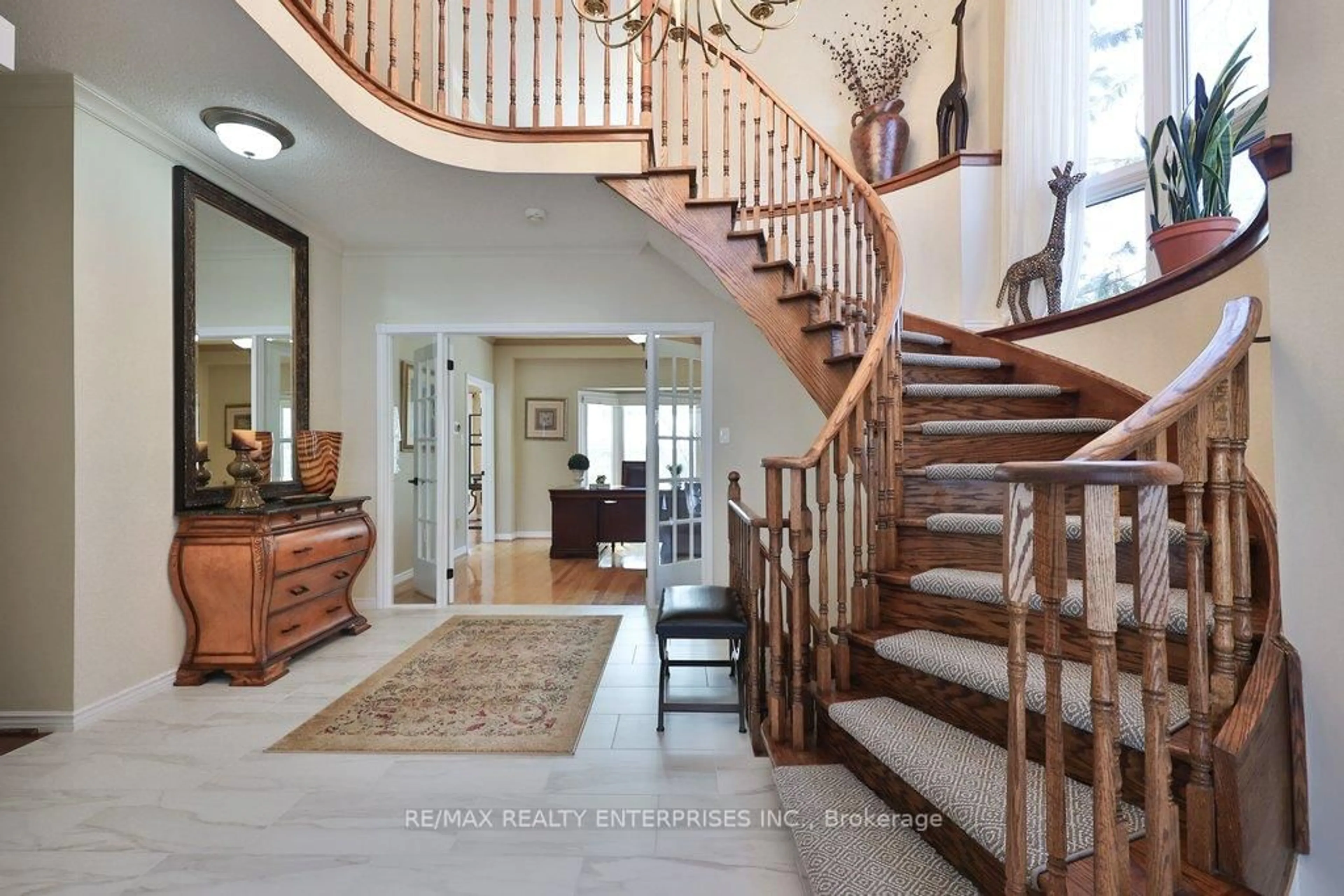 Indoor entryway for 1658 Covington Terr, Mississauga Ontario L5M 3M4