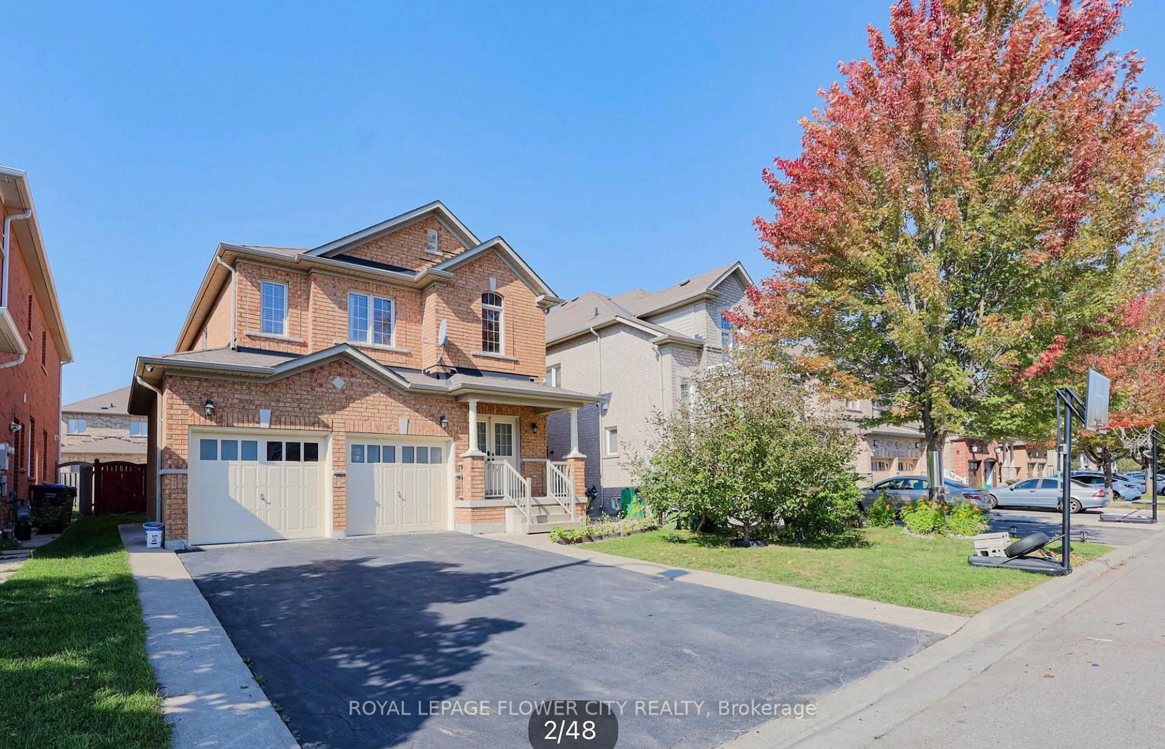 A pic from outside/outdoor area/front of a property/back of a property/a pic from drone, street for 24 Mellowood Ave, Brampton Ontario L6P 2P2
