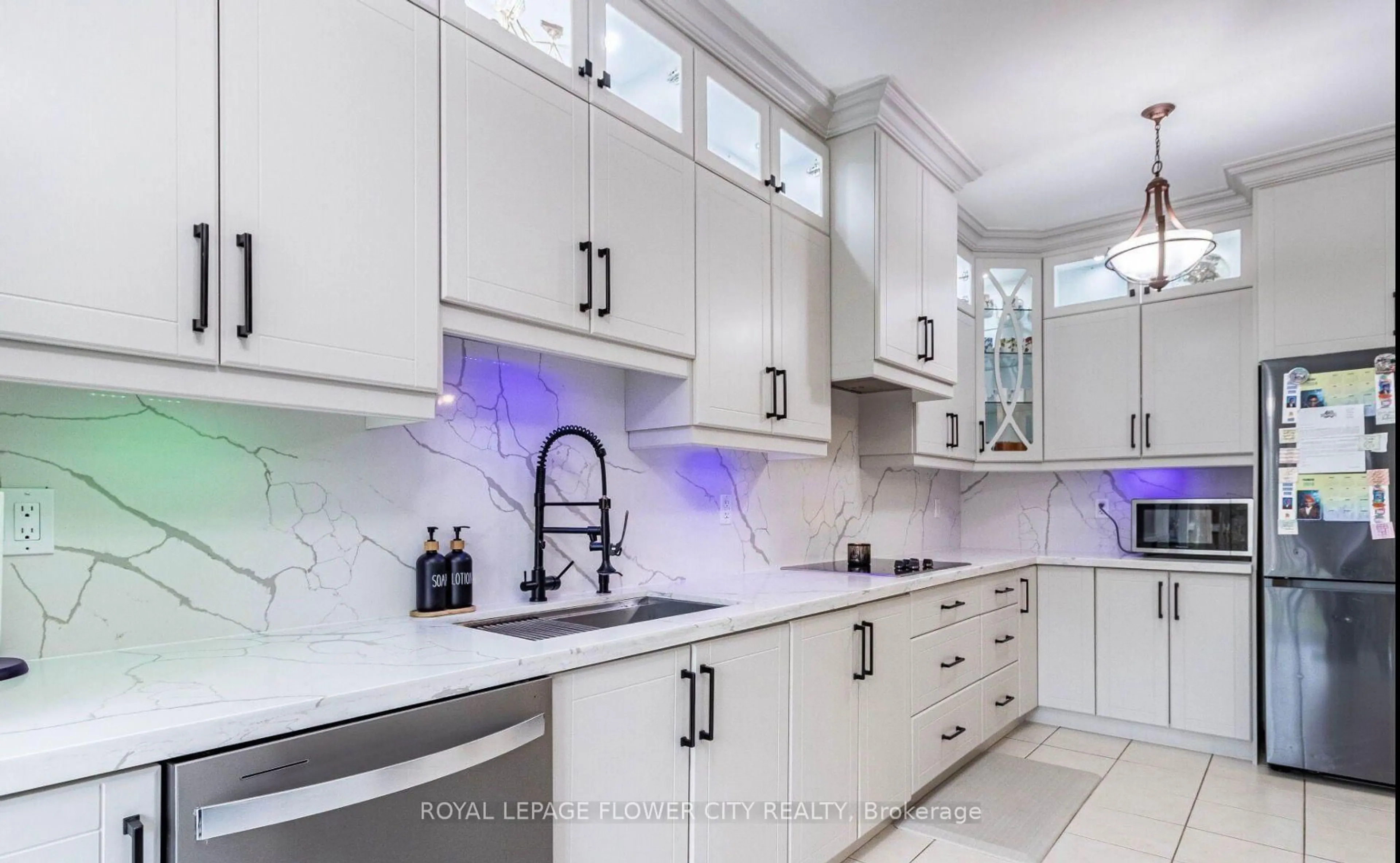 Contemporary kitchen, ceramic/tile floor for 24 Mellowood Ave, Brampton Ontario L6P 2P2