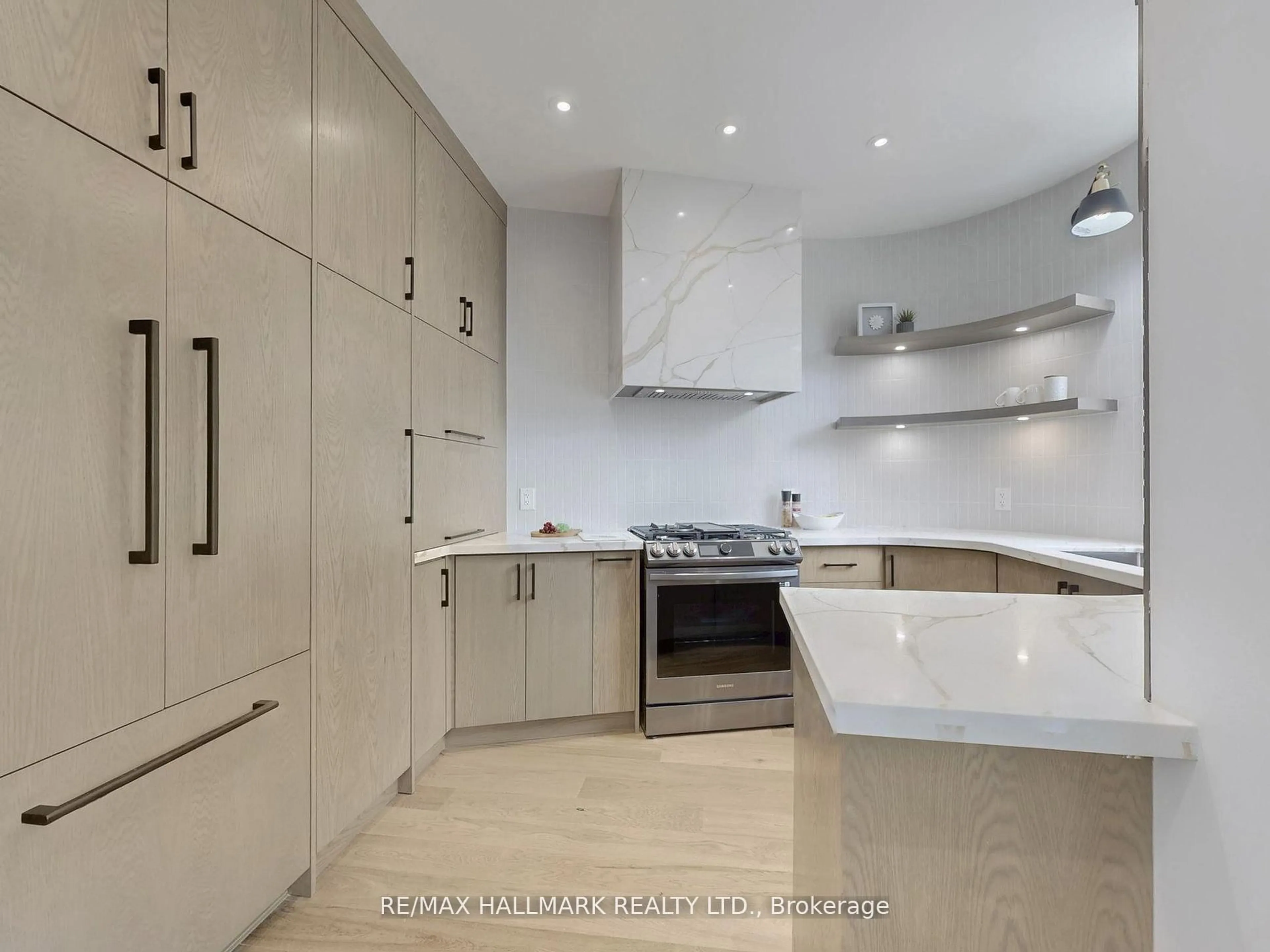 Contemporary kitchen, ceramic/tile floor for 5 Wadsworth Blvd, Toronto Ontario M9N 2G3