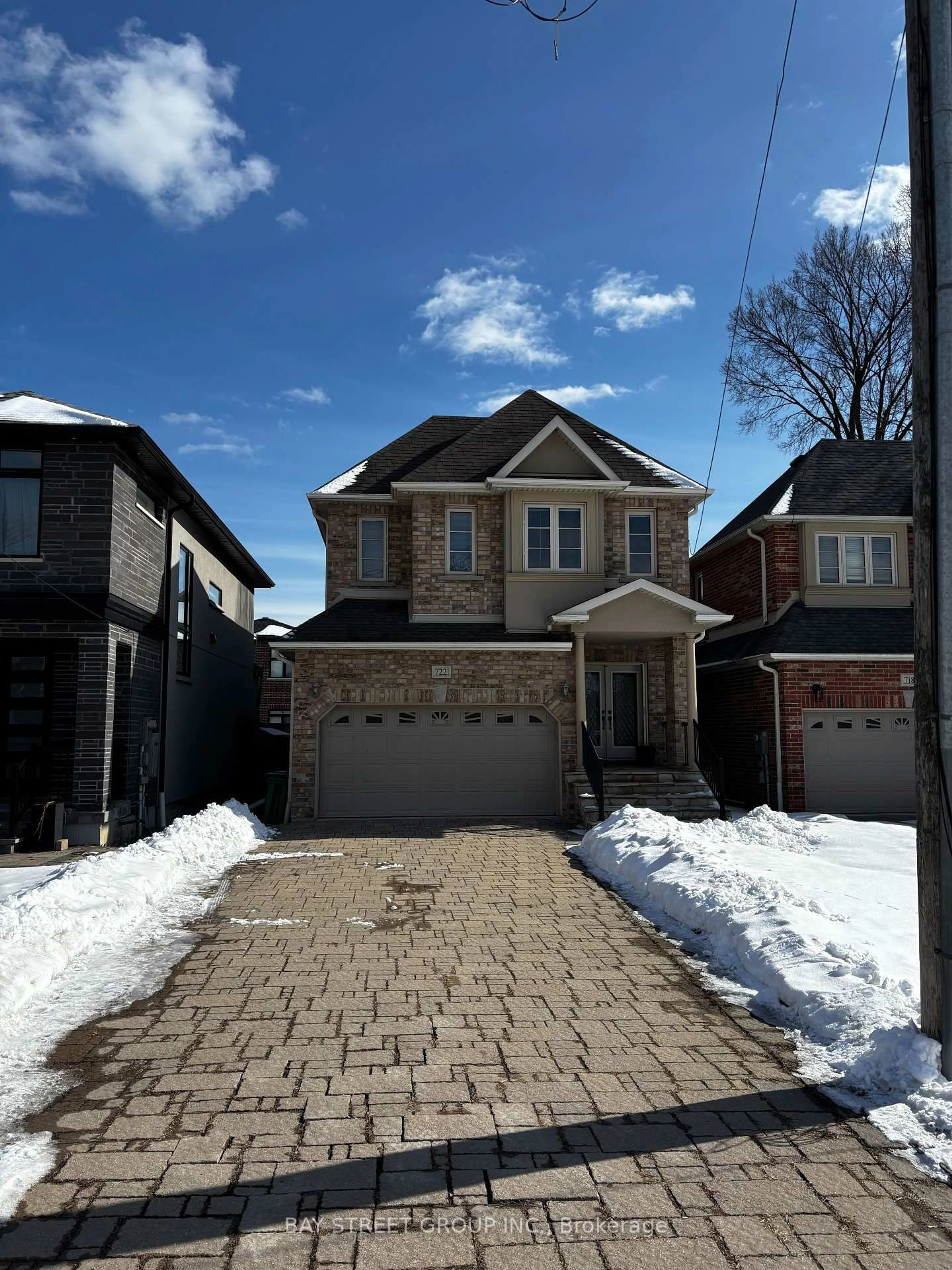Home with brick exterior material, street for 722 Gardner Ave, Mississauga Ontario L5E 1A9