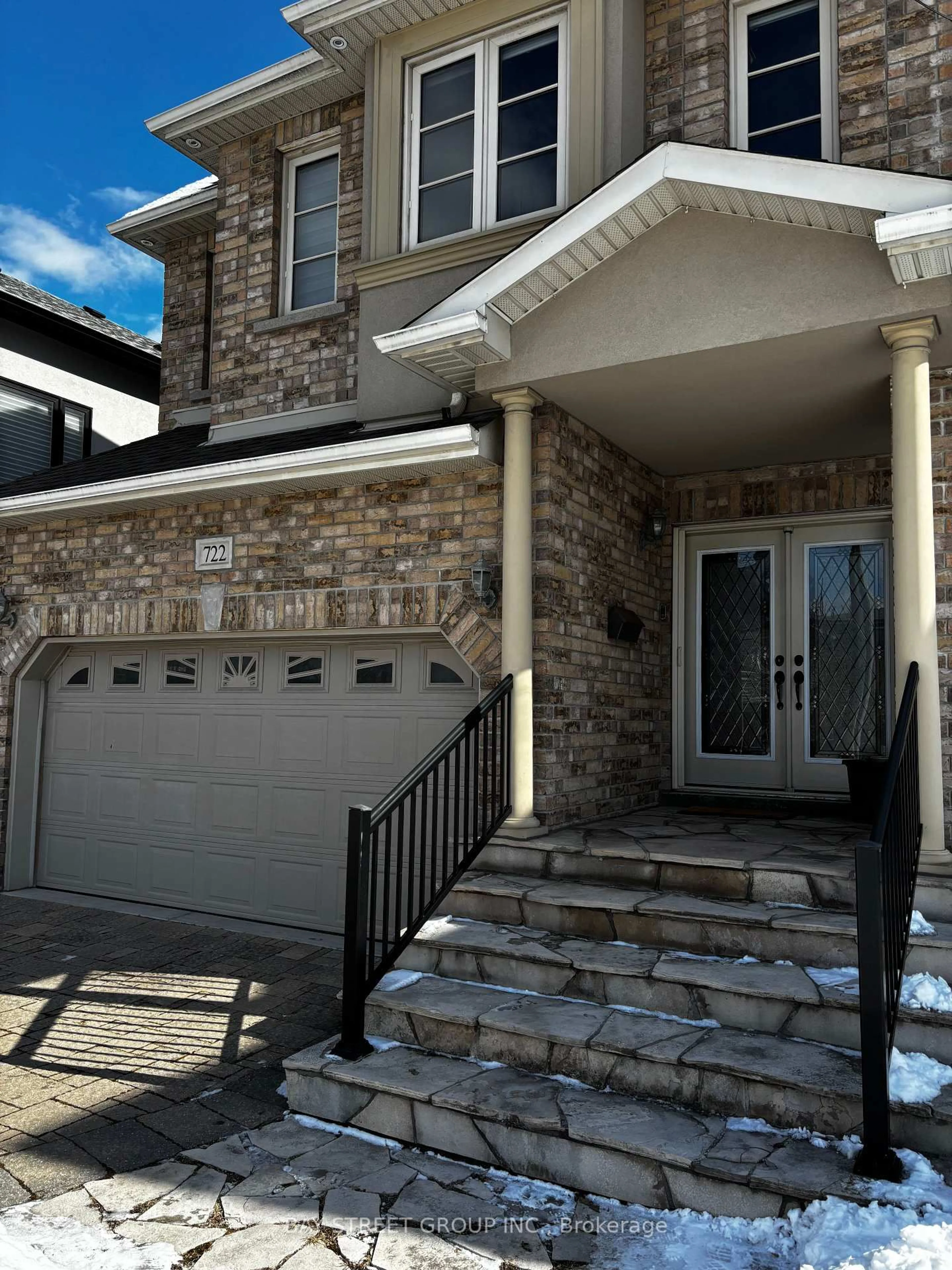 Home with brick exterior material, street for 722 Gardner Ave, Mississauga Ontario L5E 1A9