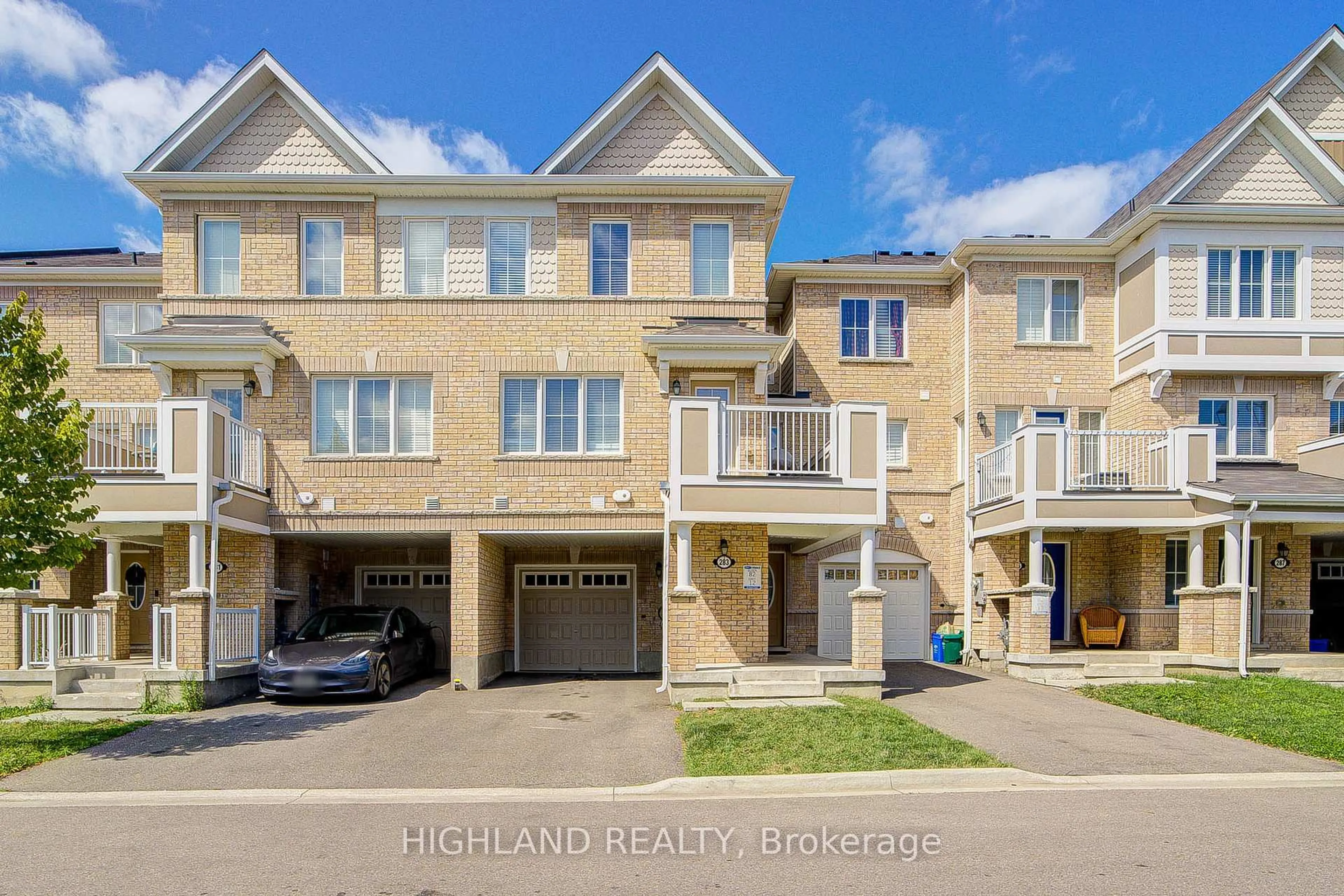 A pic from outside/outdoor area/front of a property/back of a property/a pic from drone, street for 283 Murlock Hts, Milton Ontario L9E 1C2