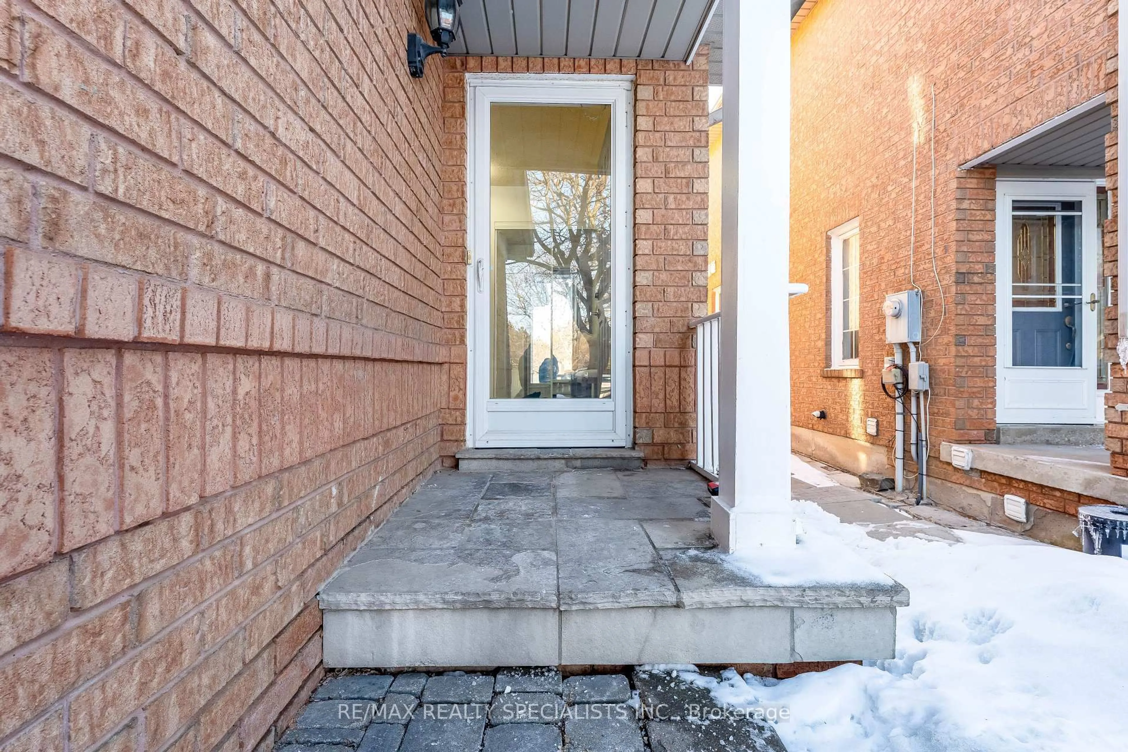 Indoor entryway for 65 Clover Bloom Rd, Brampton Ontario L6R 1S4
