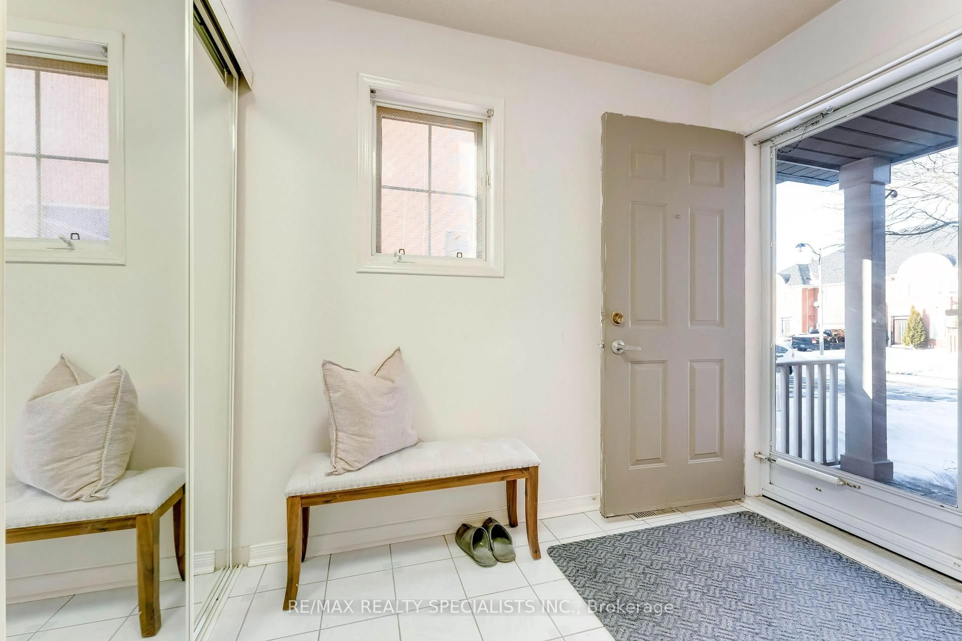 Indoor entryway for 65 Clover Bloom Rd, Brampton Ontario L6R 1S4