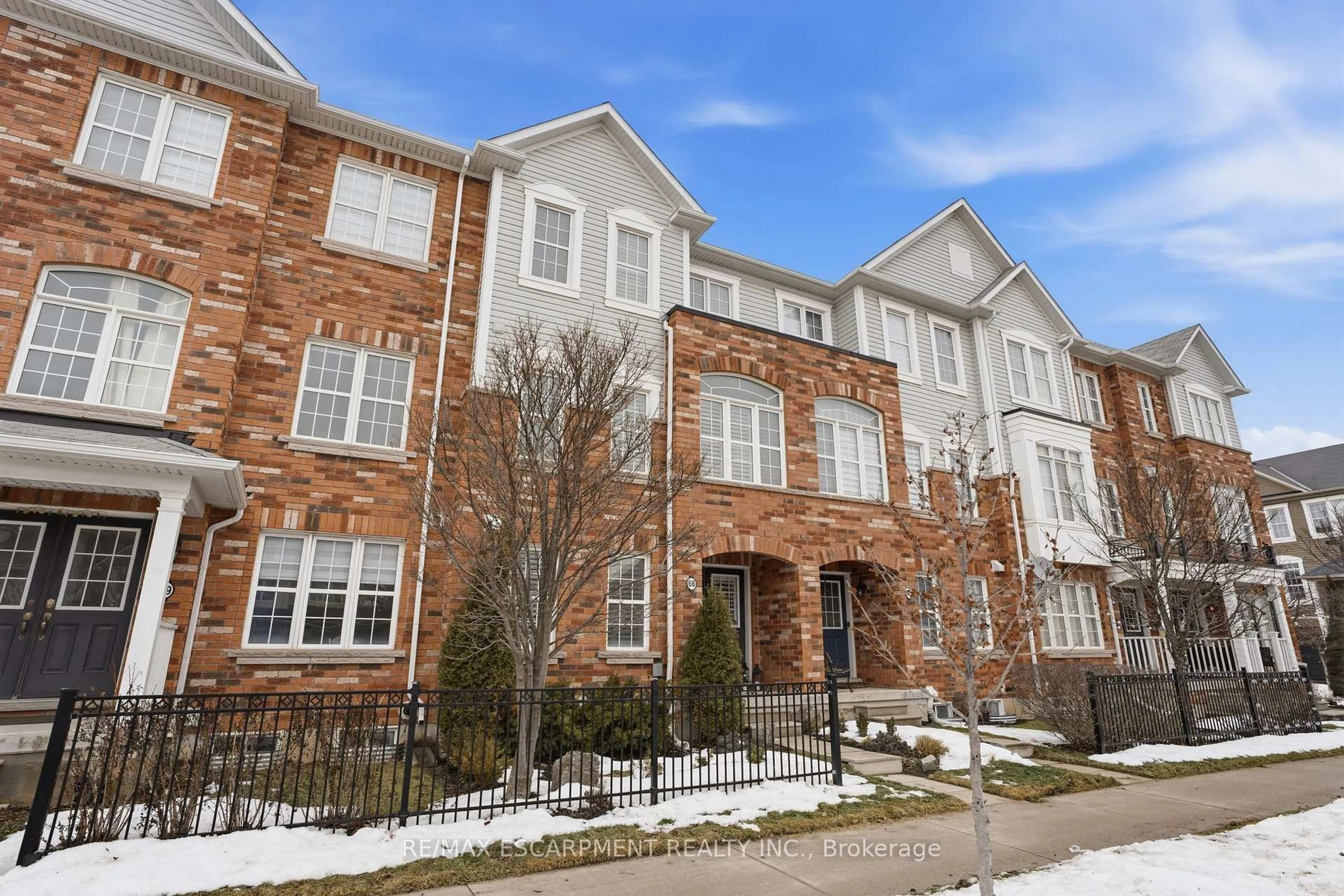 Home with brick exterior material, street for 4823 Thomas Alton Blvd #68, Burlington Ontario L7M 0V2