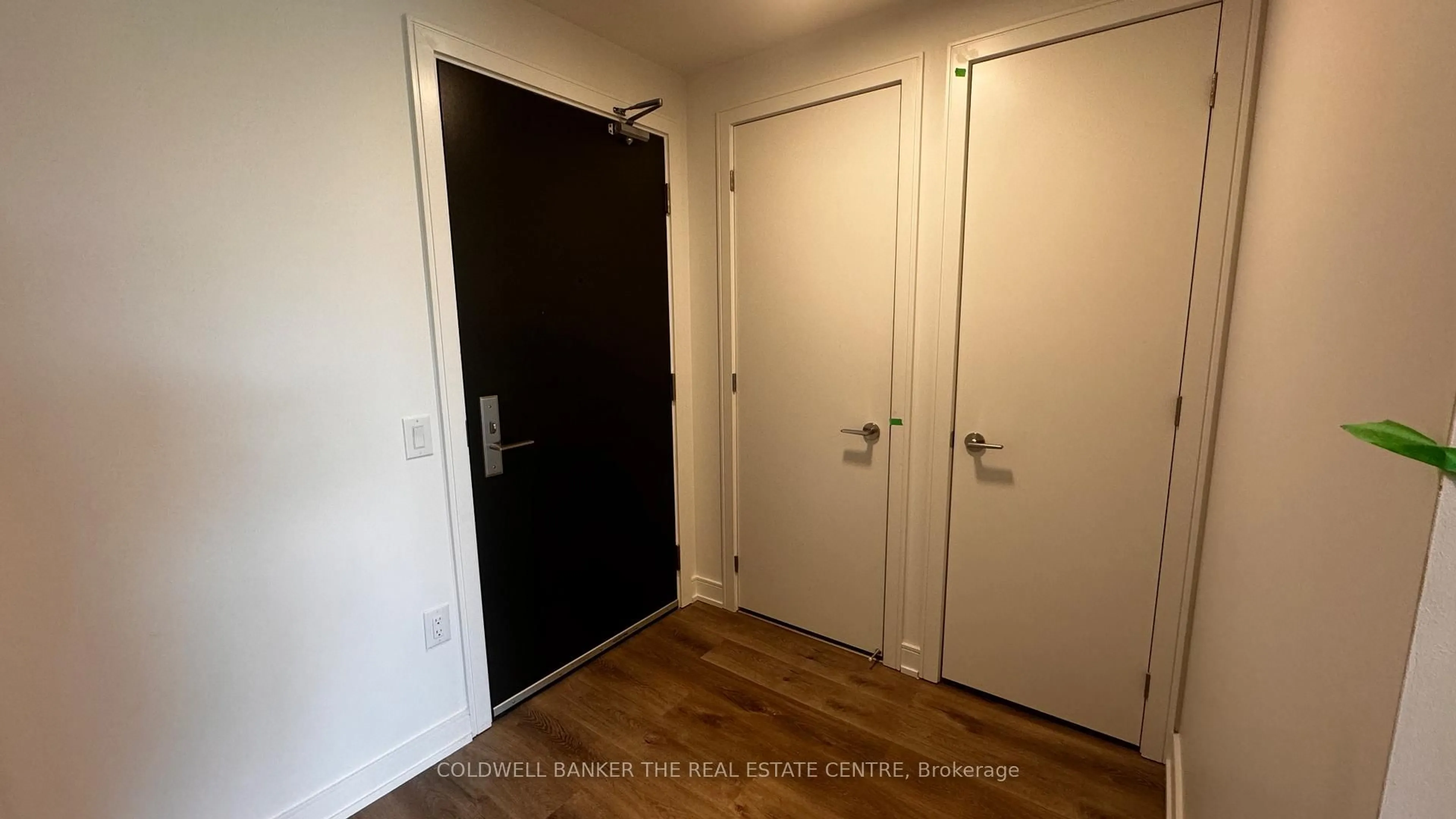 Indoor entryway for 3009 Novar Rd #329, Mississauga Ontario L5B 1H7