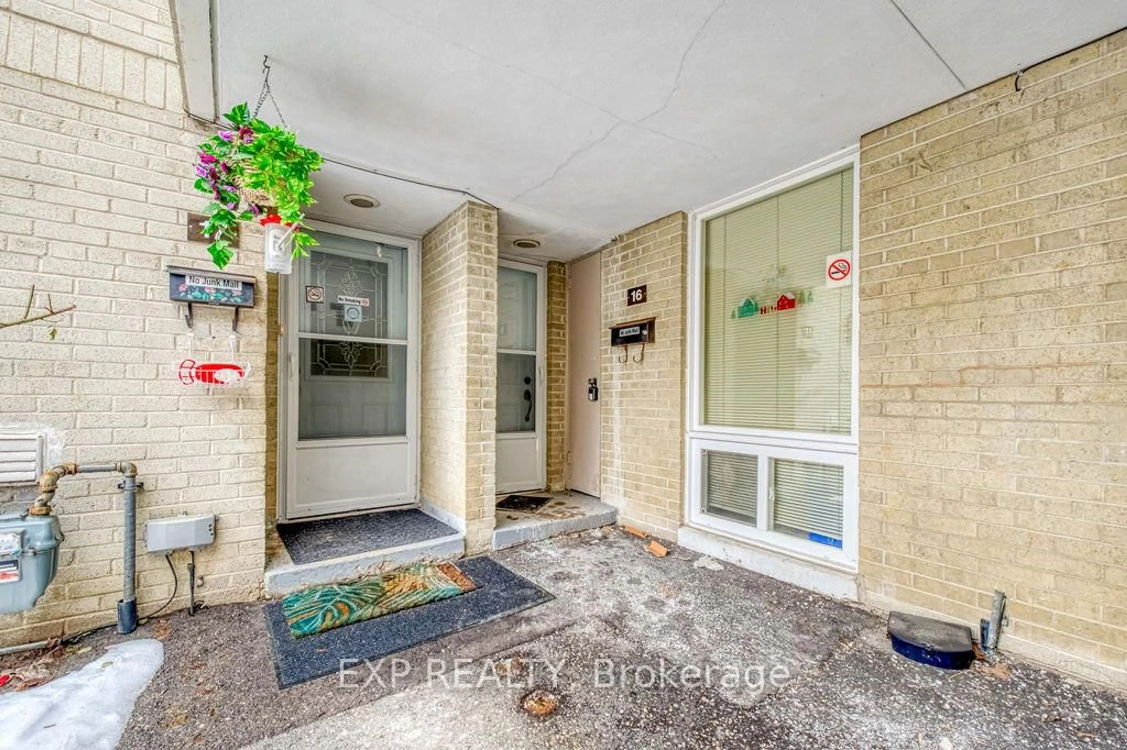Indoor entryway for 33 Four Winds Dr #16, Toronto Ontario M3J 1K7