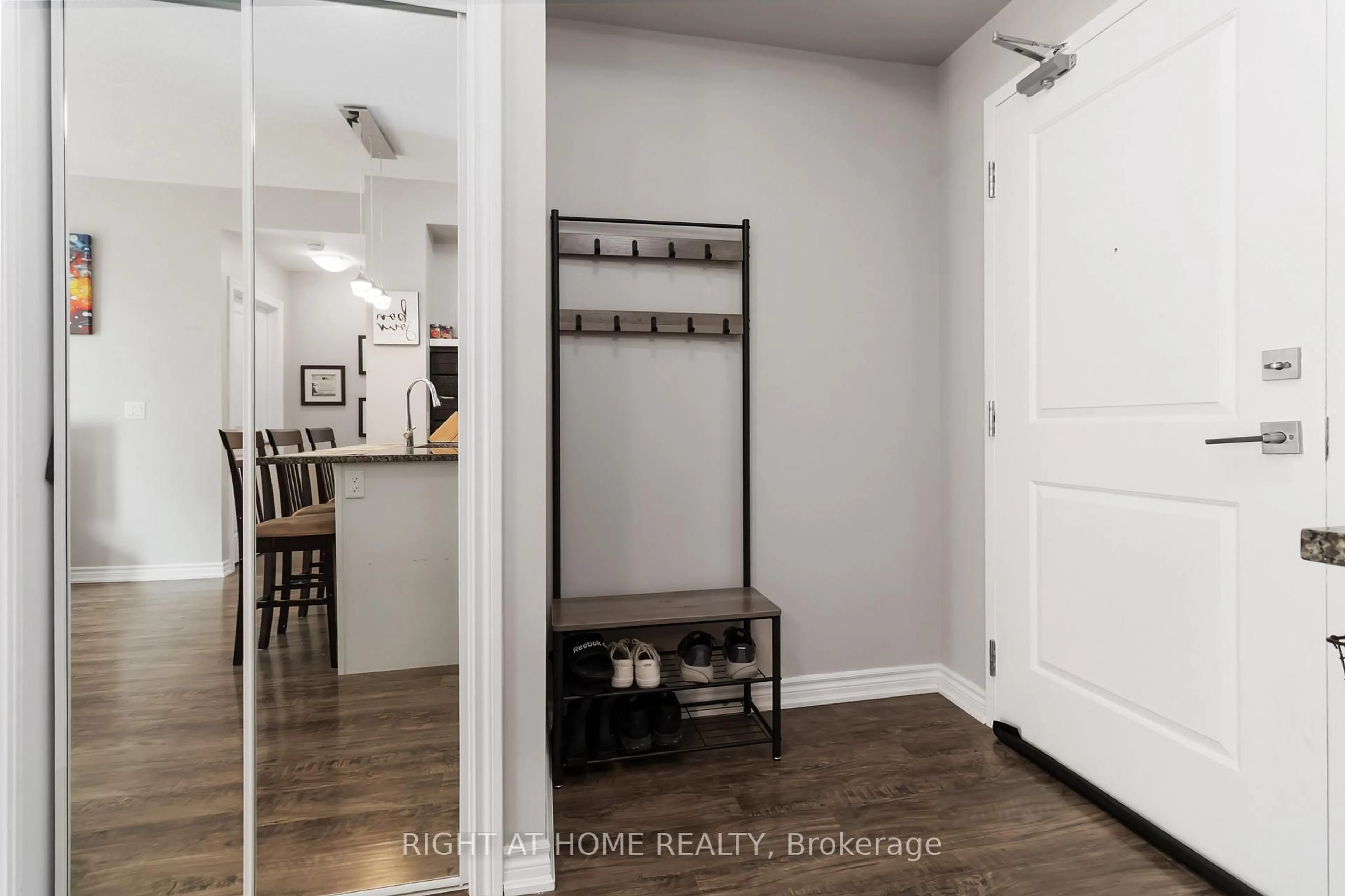 Indoor entryway for 2490 Old Bronte Rd #301, Oakville Ontario L6M 0Y5