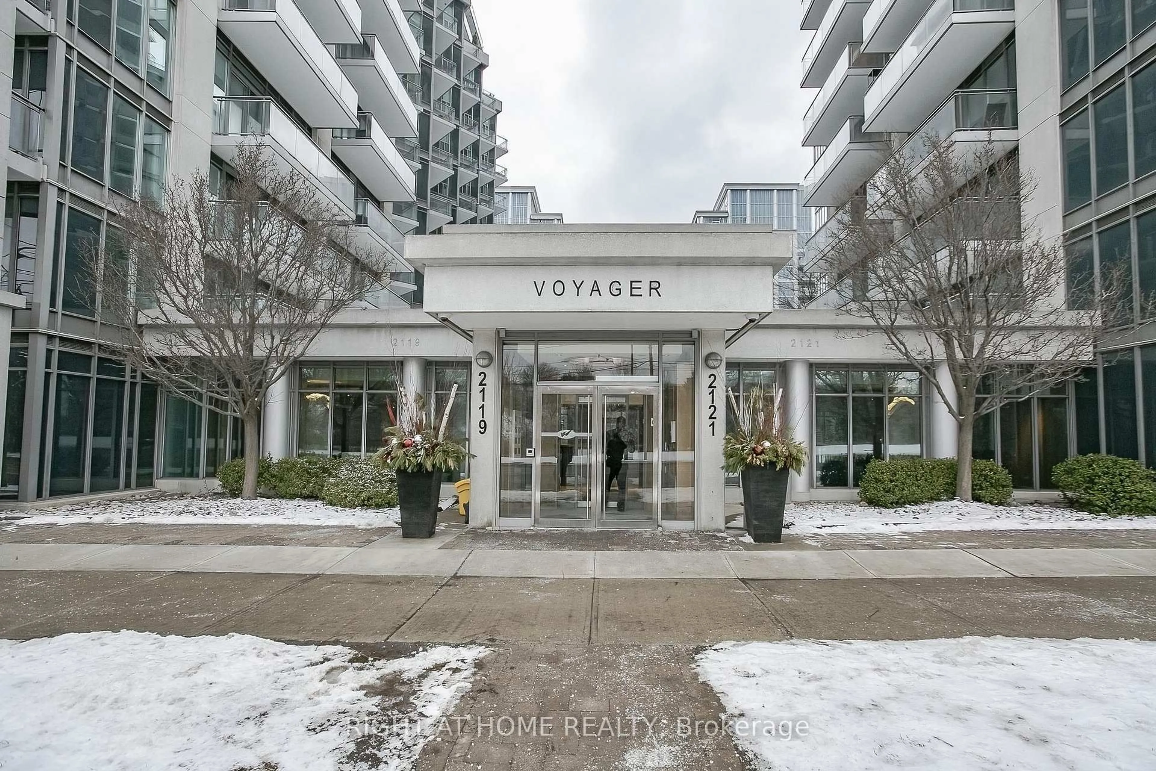 Indoor foyer for 2119 Lake Shore Blvd #217, Toronto Ontario M8V 4E8