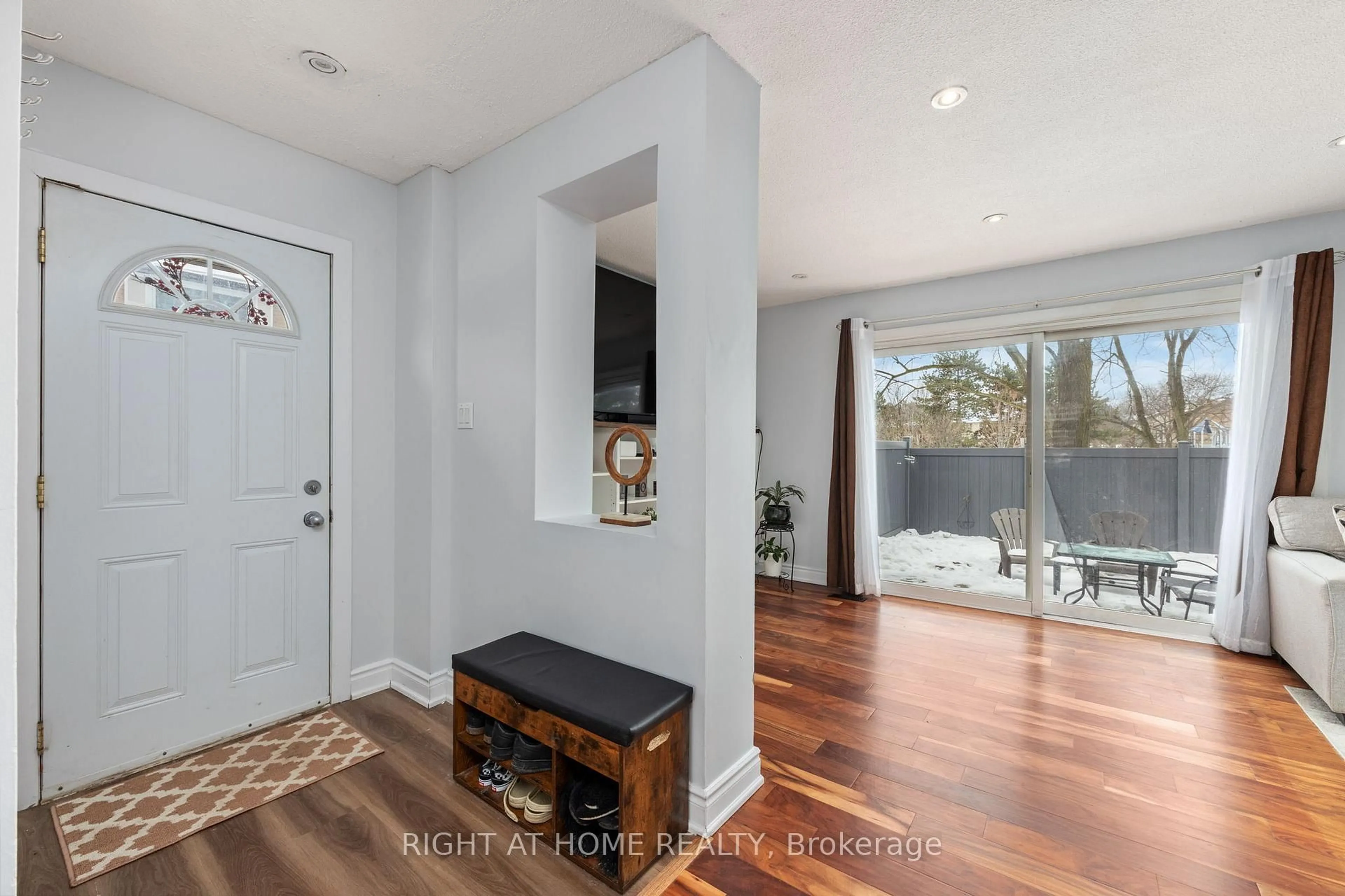 Indoor entryway for 120 Falconer Dr #25, Mississauga Ontario L5N 1P5