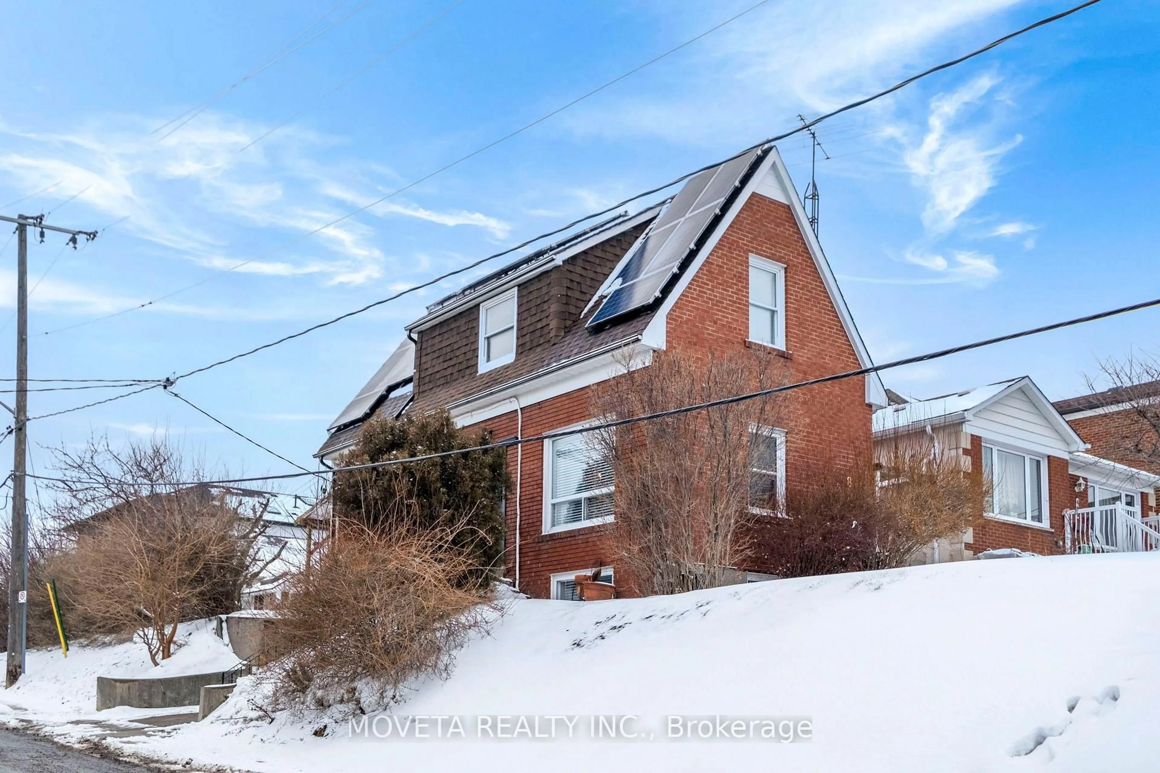 A pic from outside/outdoor area/front of a property/back of a property/a pic from drone, street for 438 Silverthorn Ave, Toronto Ontario M6M 3H5