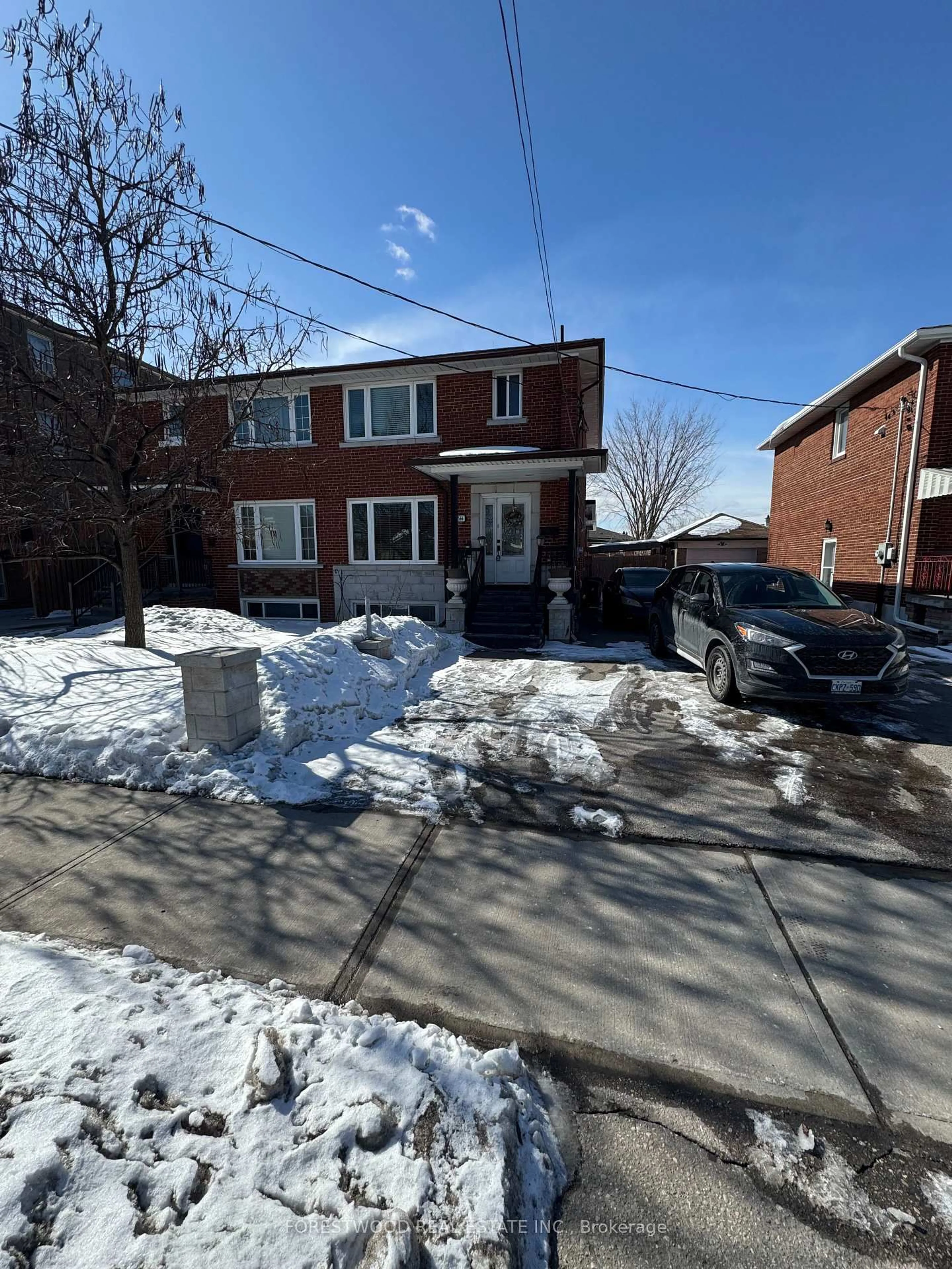 A pic from outside/outdoor area/front of a property/back of a property/a pic from drone, street for 2566 Keele St, Toronto Ontario M6L 2N8
