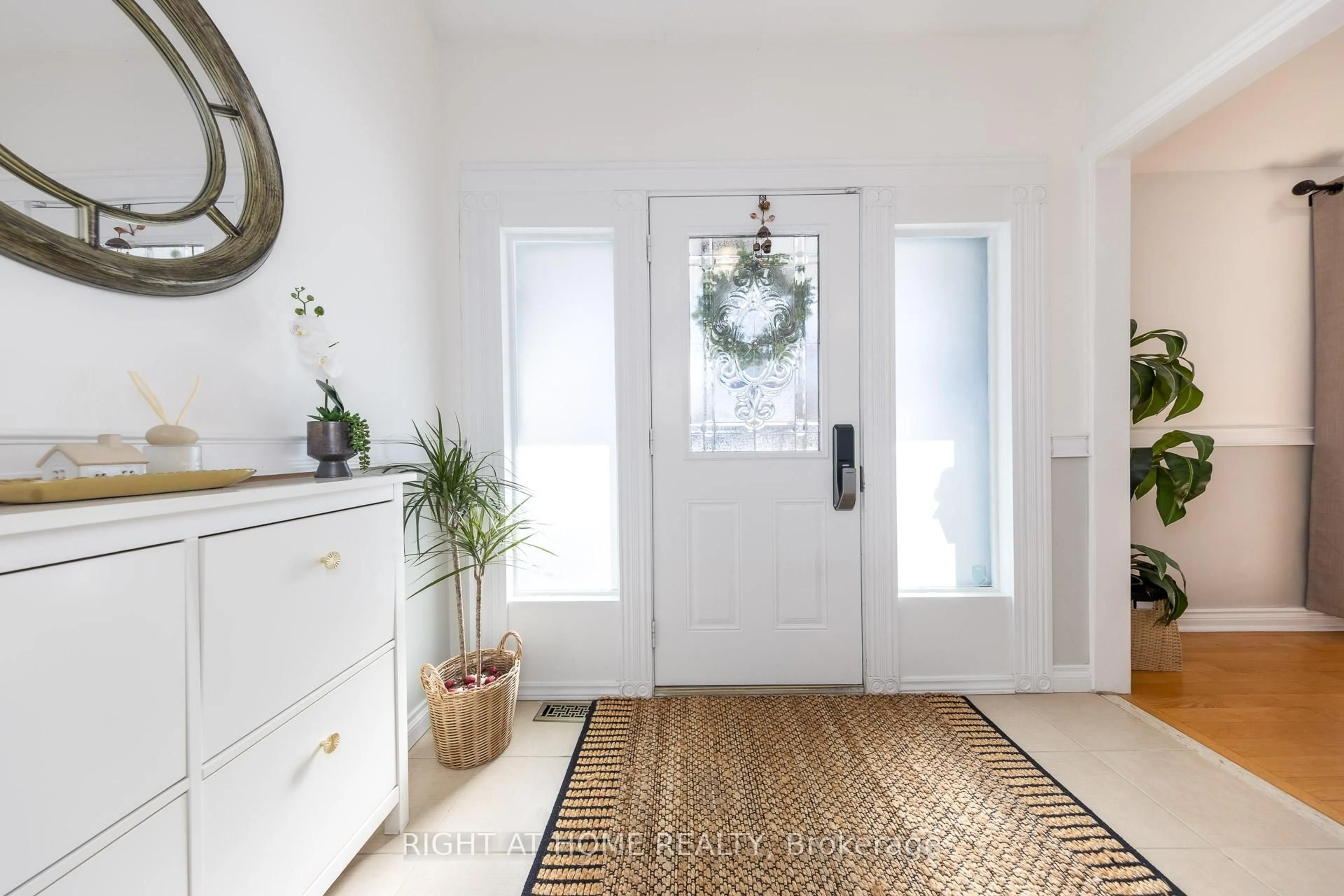 Indoor entryway for 6 Fairhaven Dr, Toronto Ontario M9P 2P6