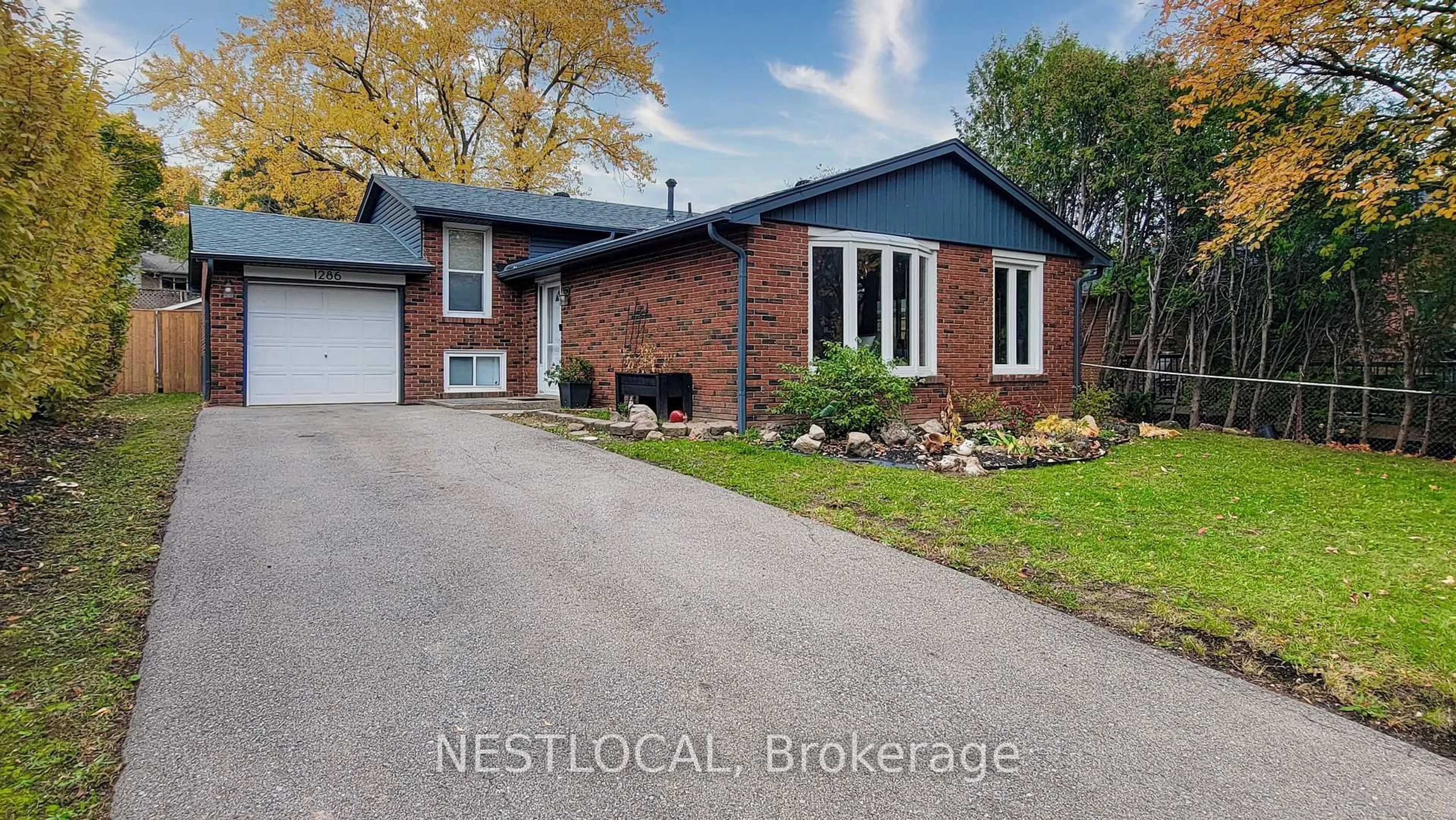 Home with brick exterior material, street for 1286 Landfair Cres, Oakville Ontario L6H 2N3
