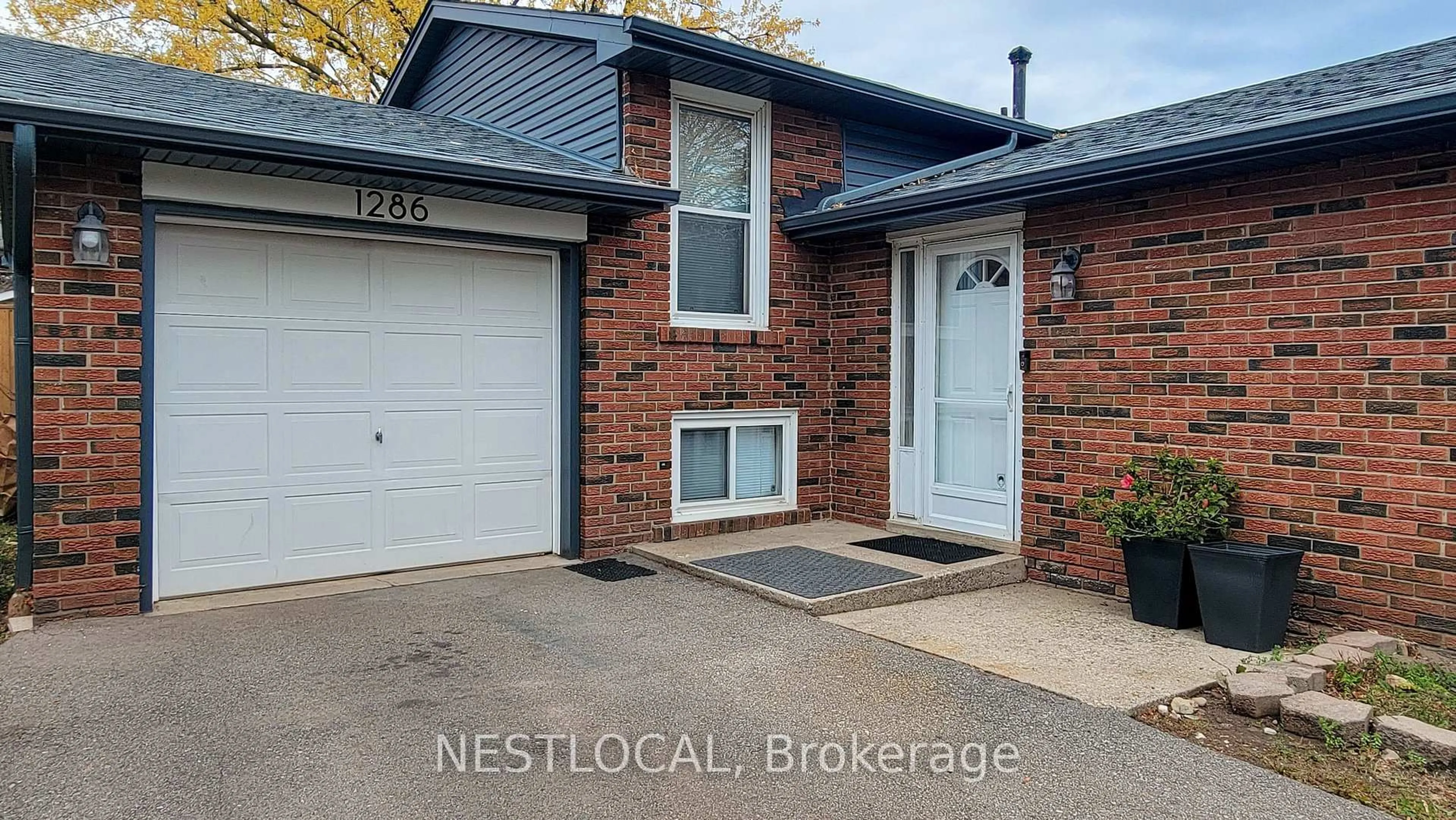 Home with brick exterior material, street for 1286 Landfair Cres, Oakville Ontario L6H 2N3