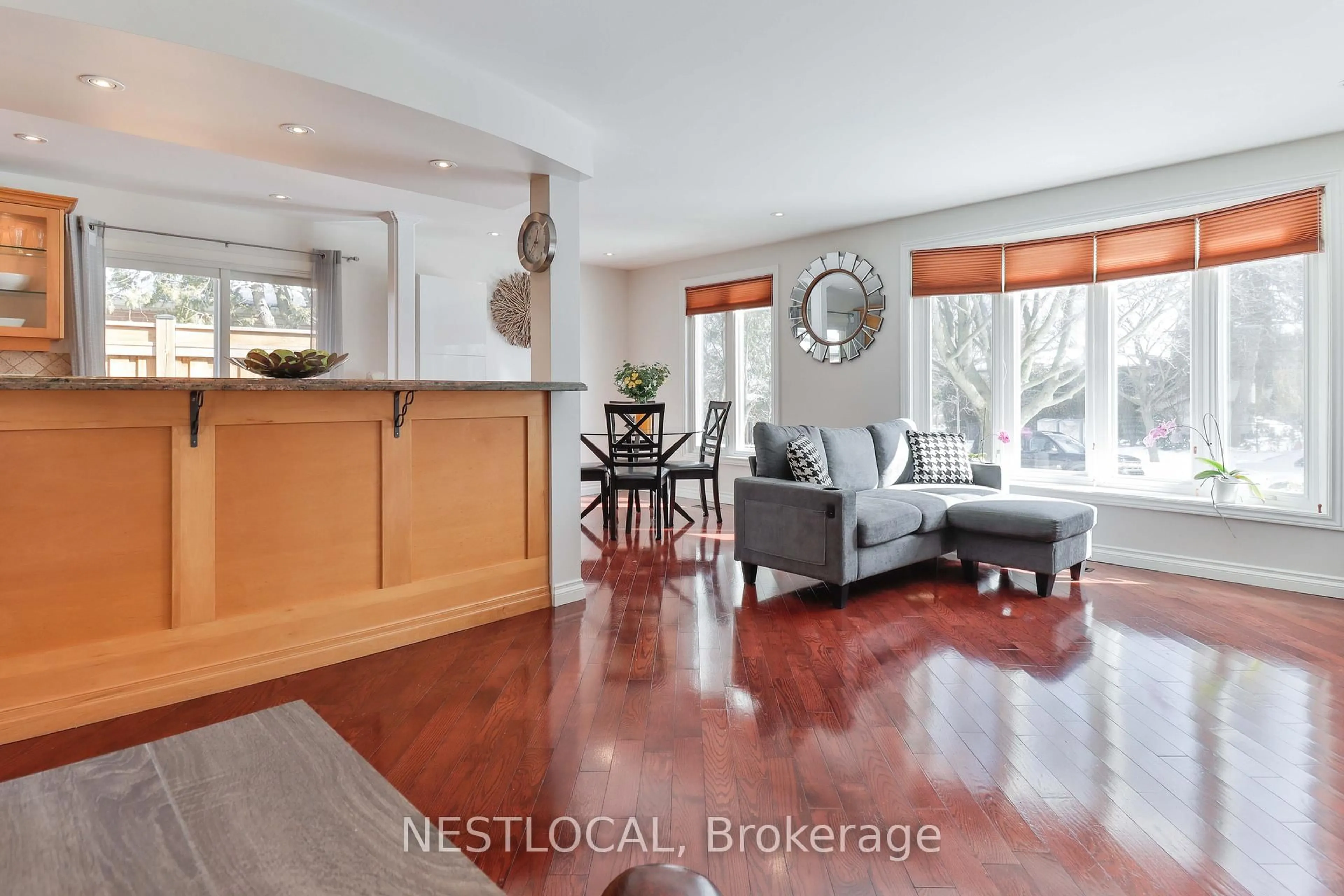 Open concept kitchen, unknown for 1286 Landfair Cres, Oakville Ontario L6H 2N3