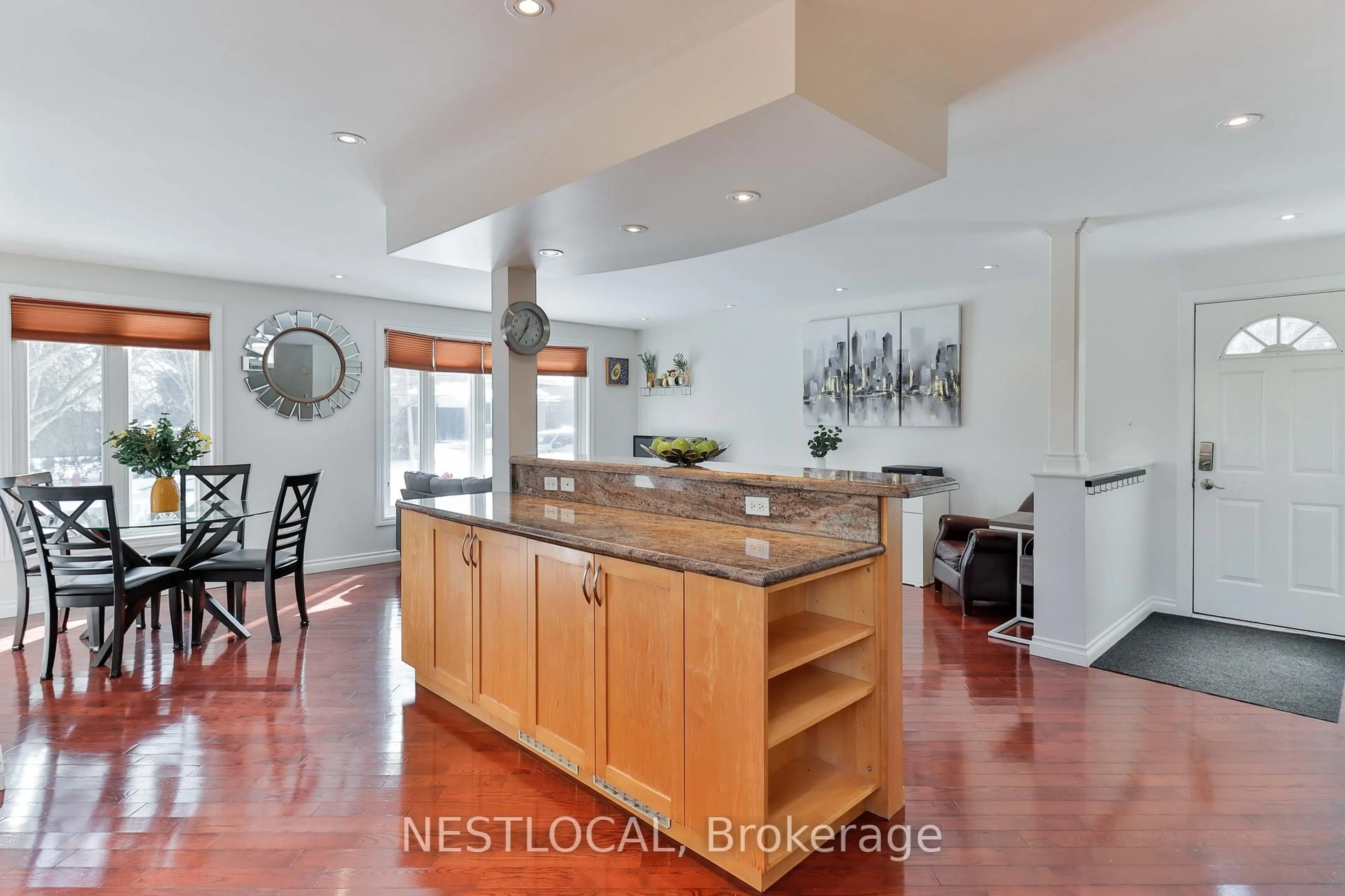 Open concept kitchen, unknown for 1286 Landfair Cres, Oakville Ontario L6H 2N3