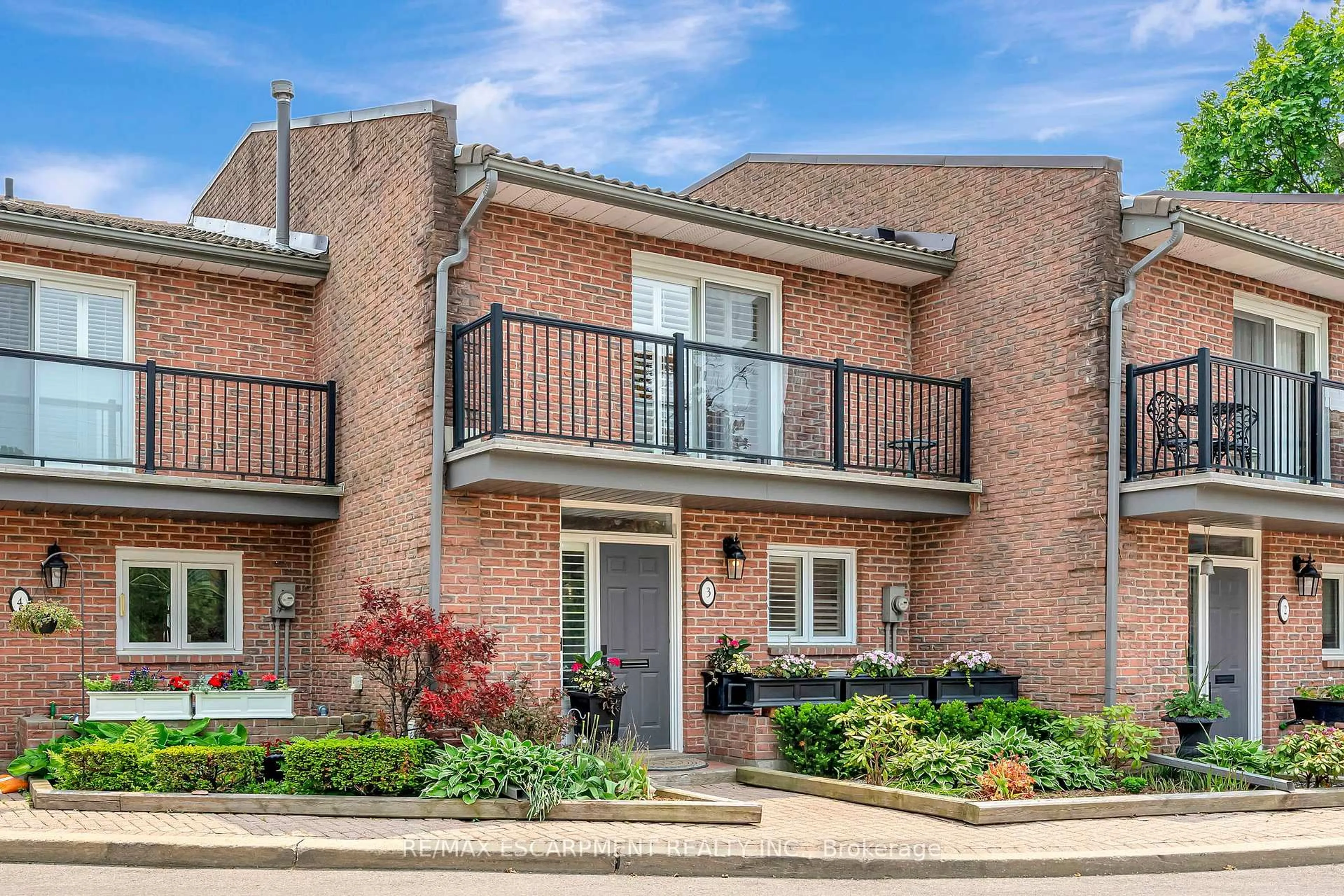 Home with brick exterior material, street for 2136 Old Lakeshore Rd #3, Burlington Ontario L7R 1A3
