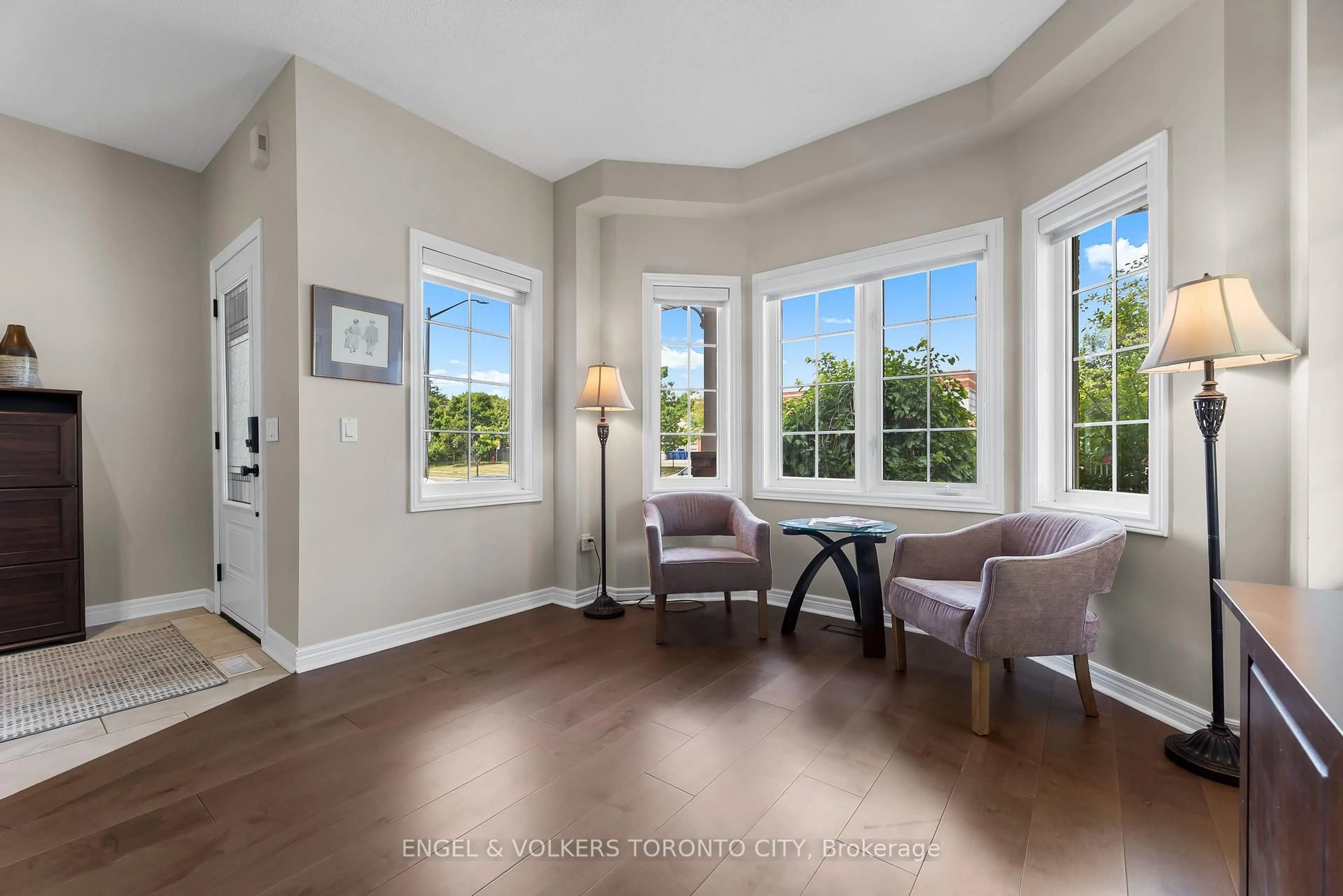 Indoor entryway for 1510 Samuelson Circ, Mississauga Ontario L5N 8A2