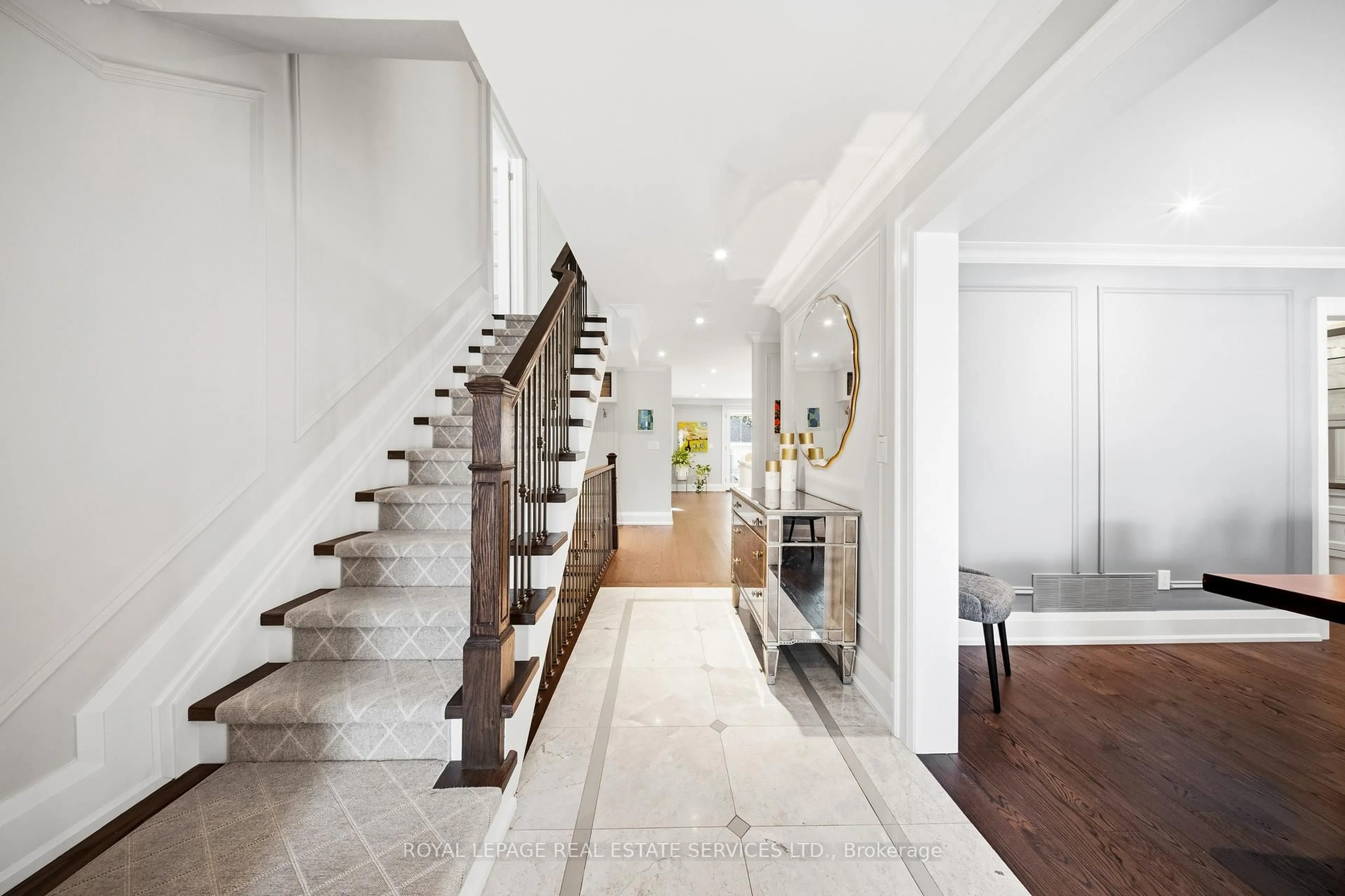 Indoor entryway for 82 Dunedin Dr, Toronto Ontario M8X 2K5