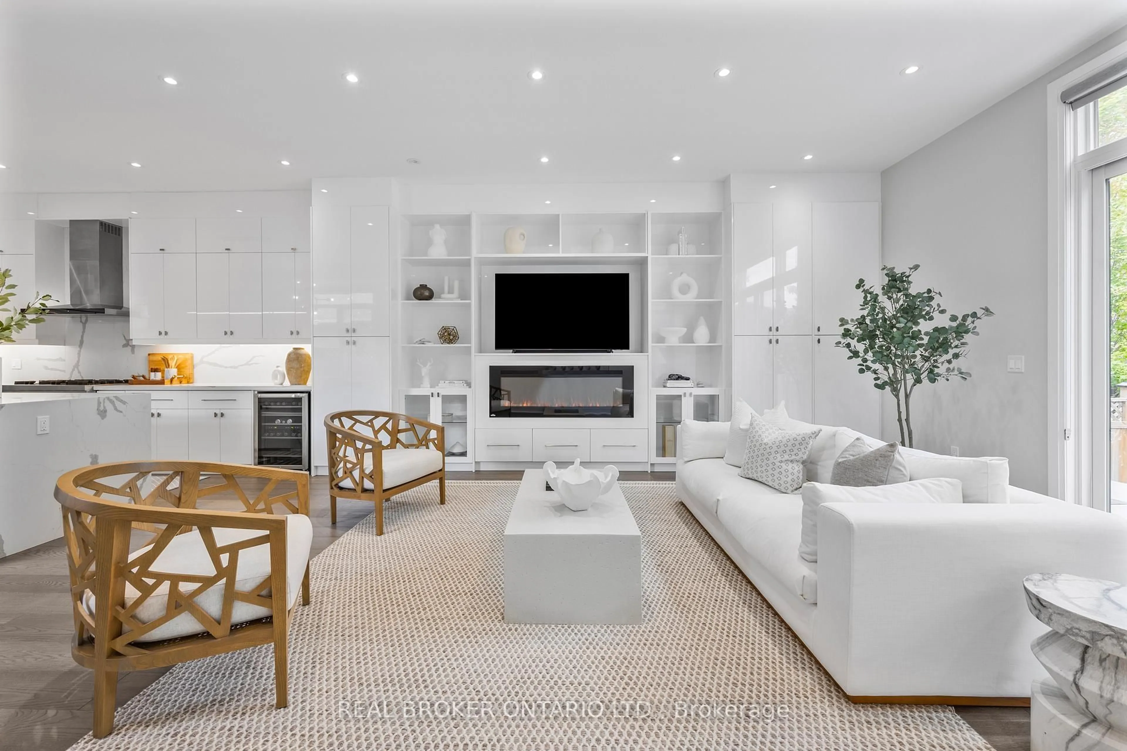 Living room with furniture, unknown for 9A Maple Ave, Mississauga Ontario L5H 2R9