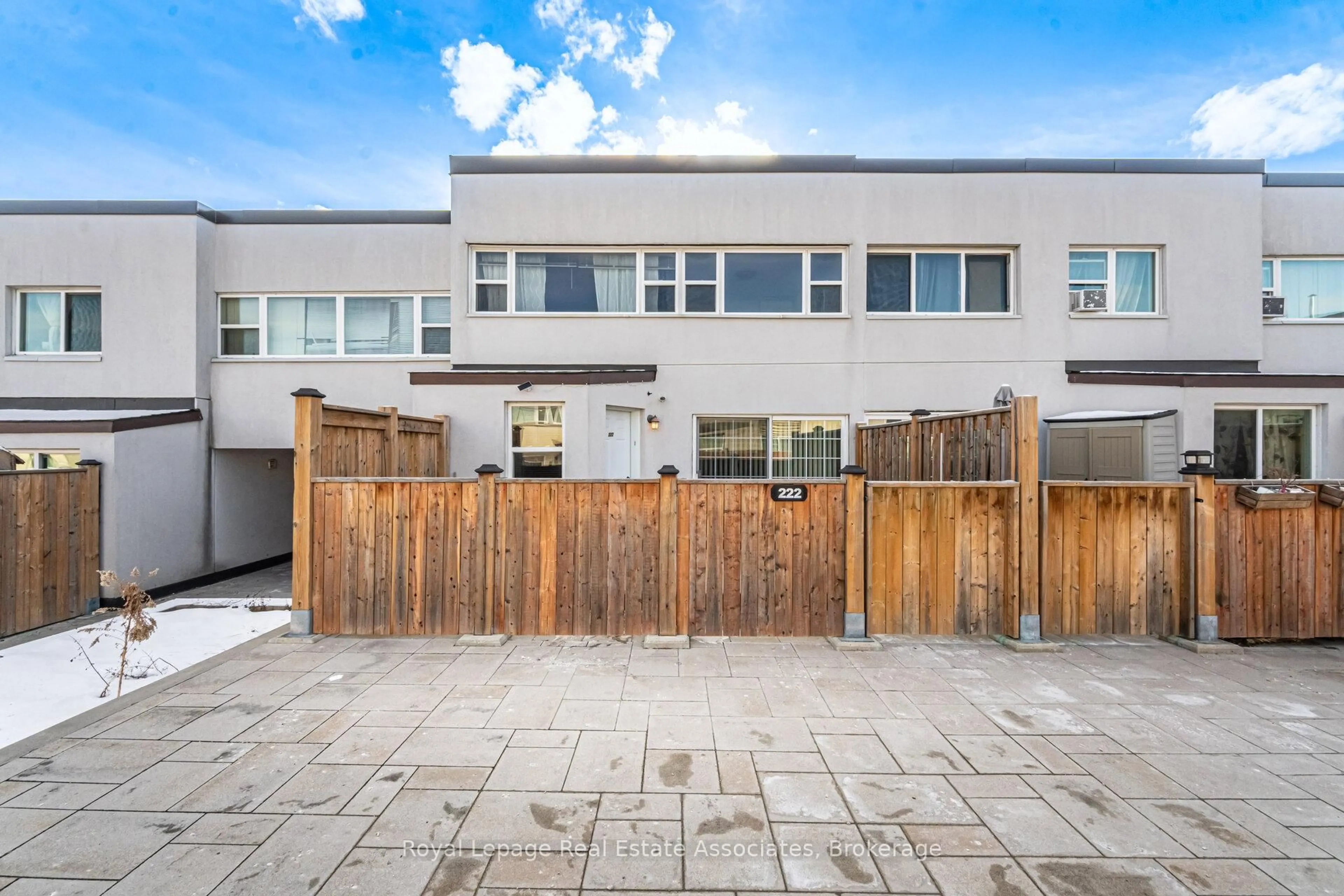 A pic from outside/outdoor area/front of a property/back of a property/a pic from drone, street for 1055 Dundas St #222, Mississauga Ontario L4Y 3X6