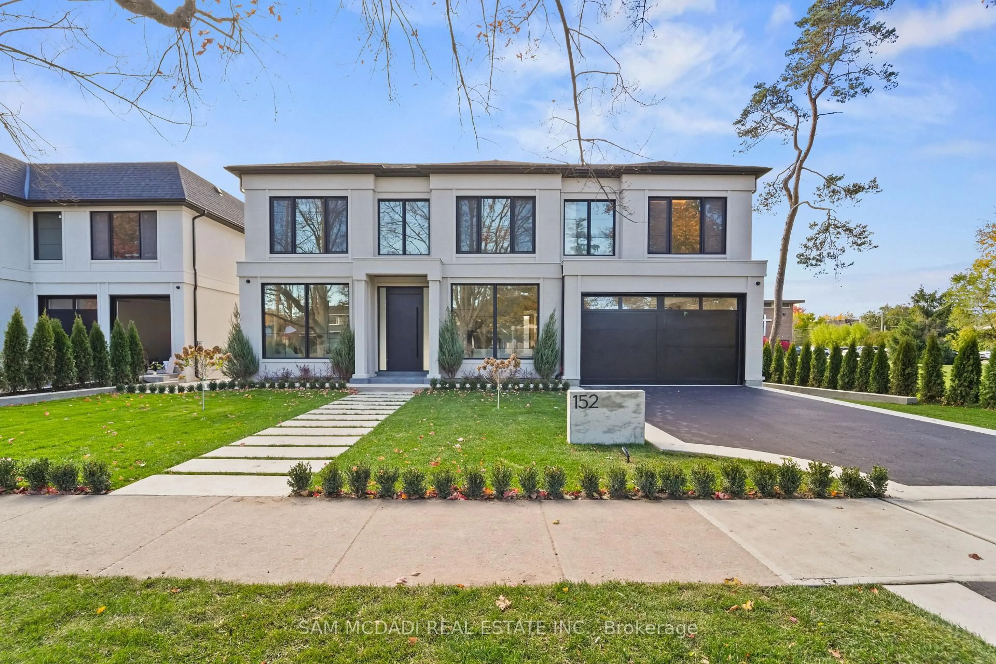 Home with brick exterior material, street for 152 Third Line, Oakville Ontario L6L 3Z8