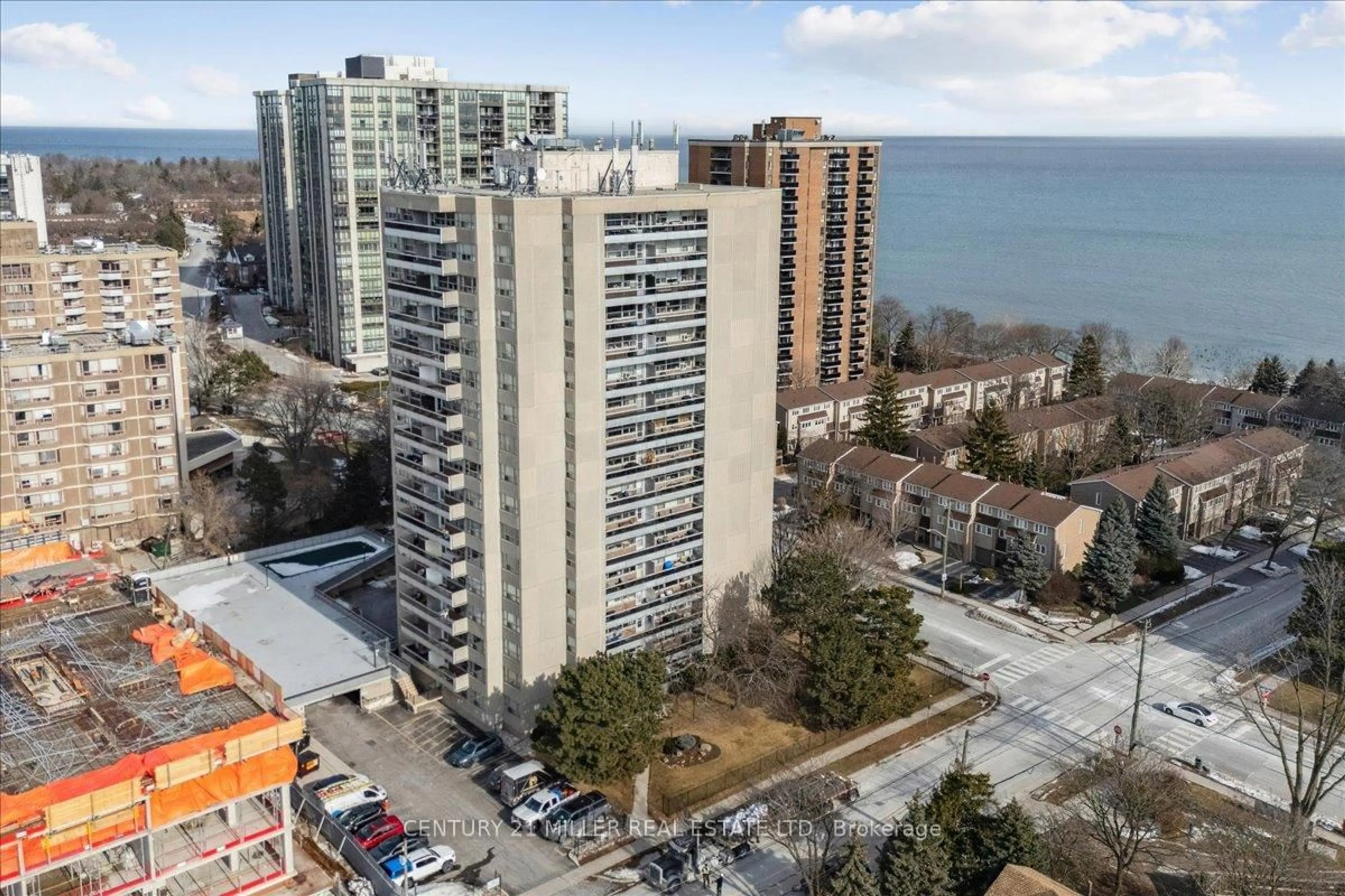 A pic from outside/outdoor area/front of a property/back of a property/a pic from drone, city buildings view from balcony for 2263 Marine Dr #605, Oakville Ontario L6L 5K1