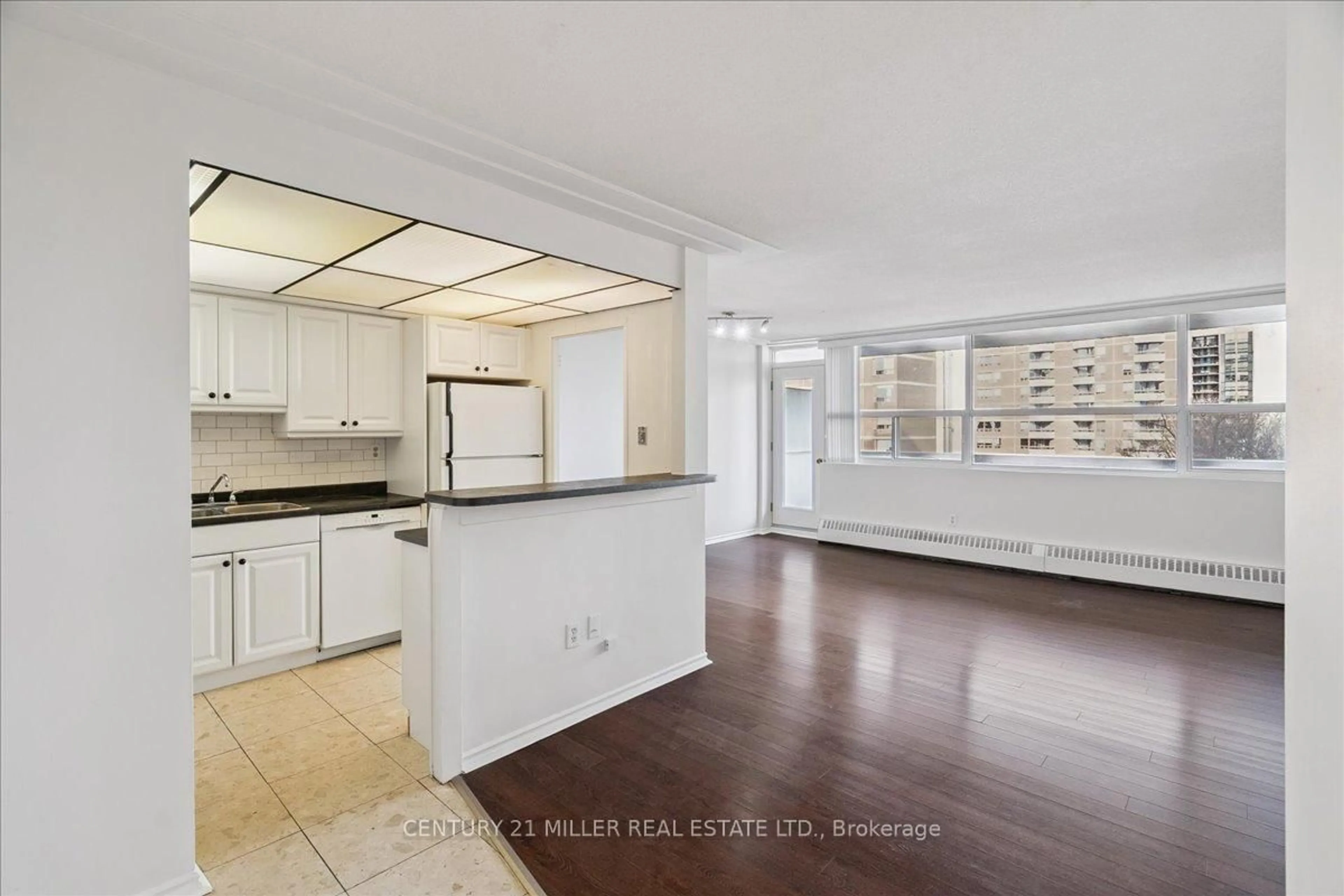 Open concept kitchen, unknown for 2263 Marine Dr #605, Oakville Ontario L6L 5K1