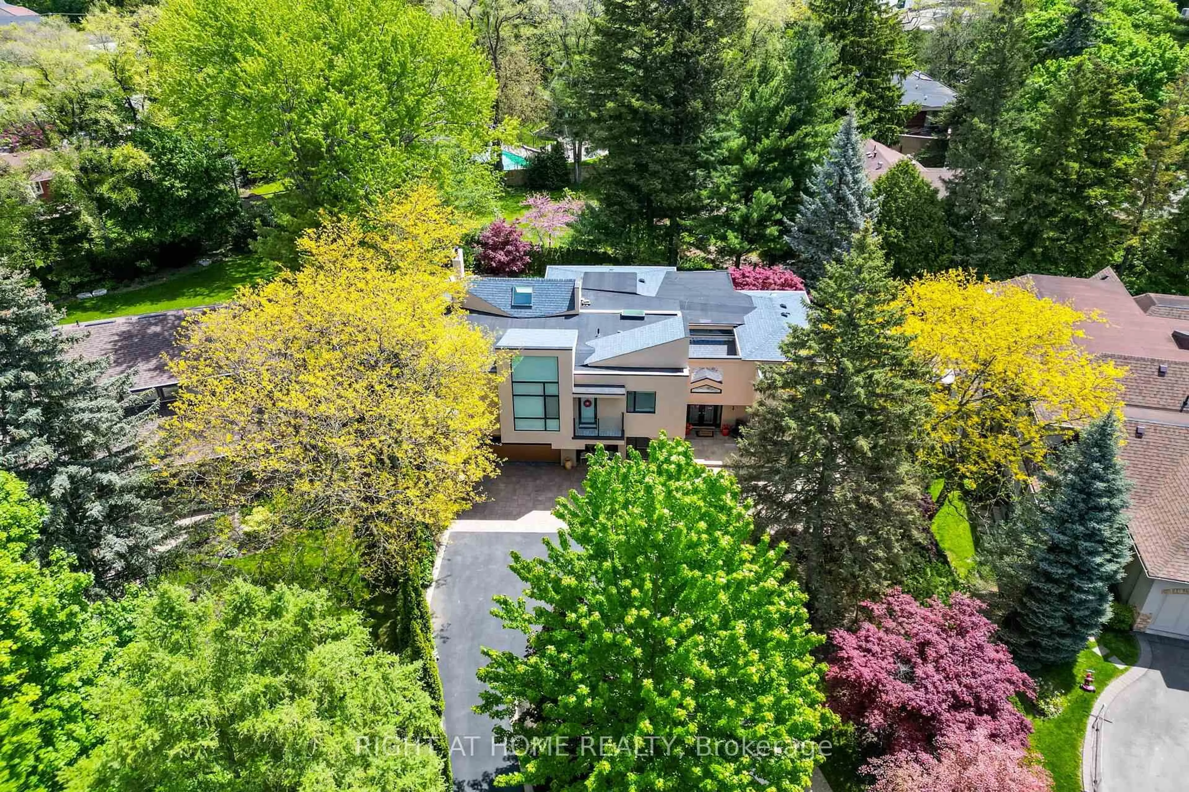 A pic from outside/outdoor area/front of a property/back of a property/a pic from drone, unknown for 1 Friars Lane, Toronto Ontario M9A 1T6