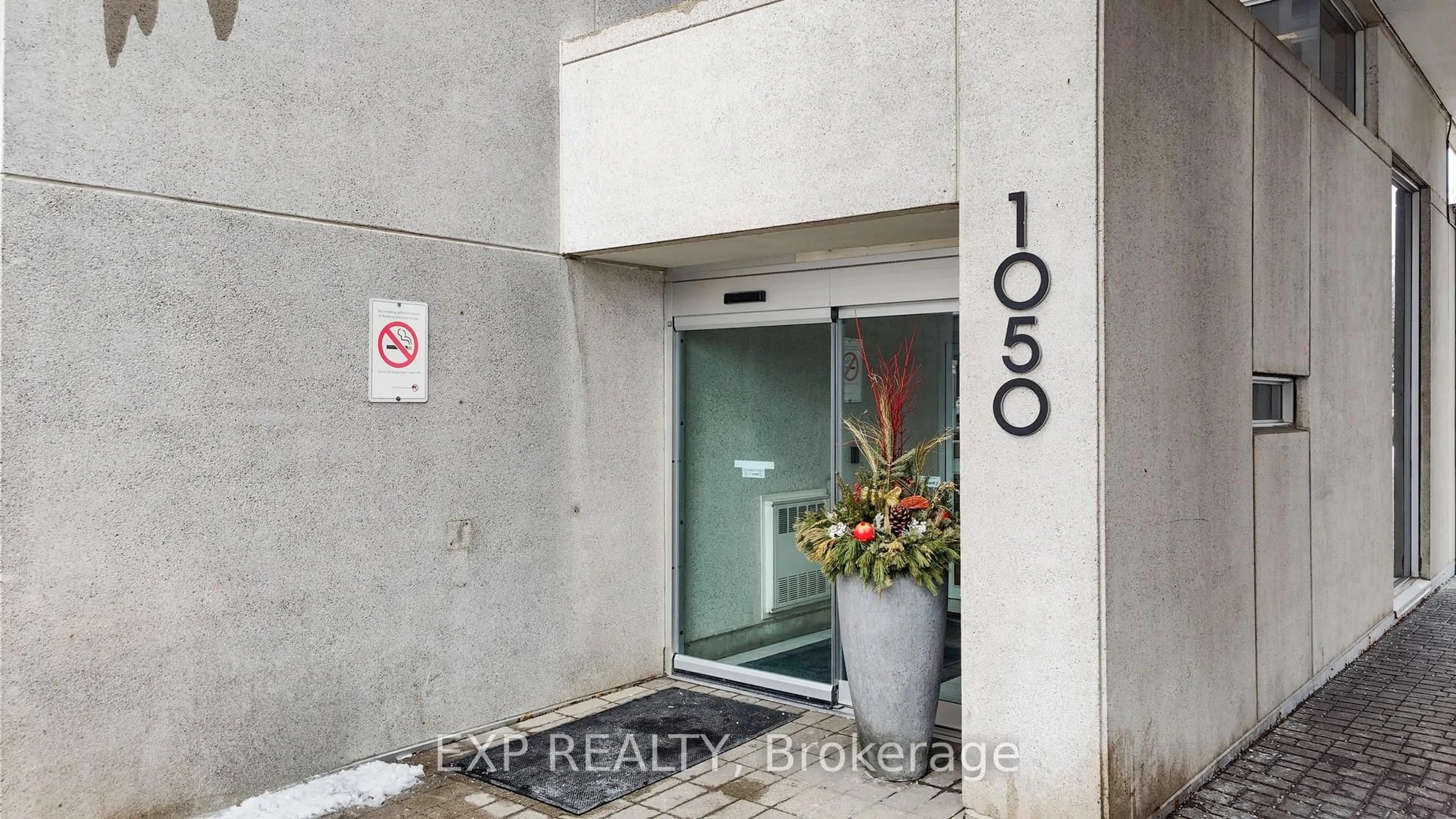 Indoor entryway for 1050 The Queensway #811, Toronto Ontario M8Z 0A8