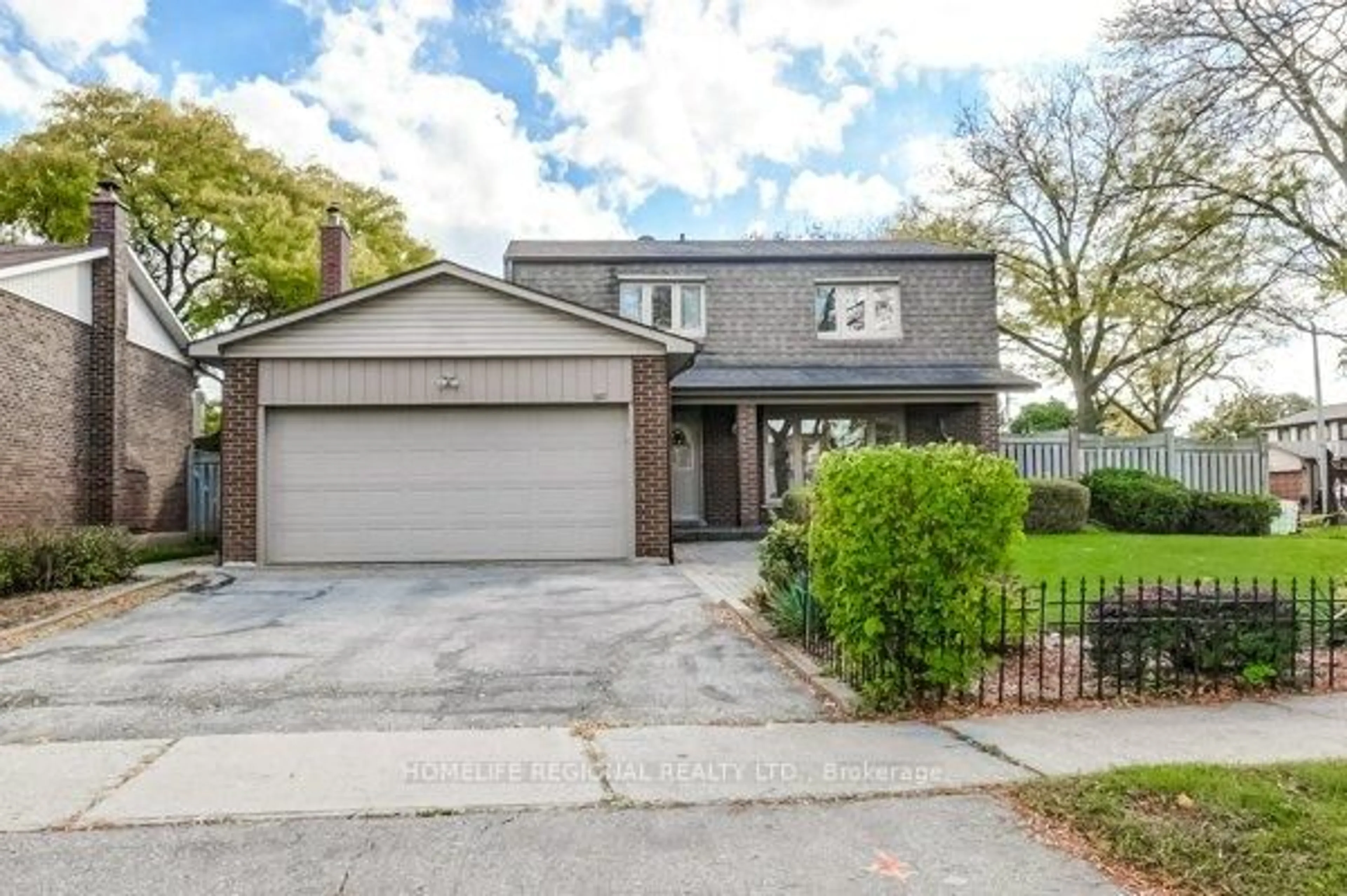 Home with brick exterior material, street for 2557 Brasilia Circ, Mississauga Ontario L5N 2E9