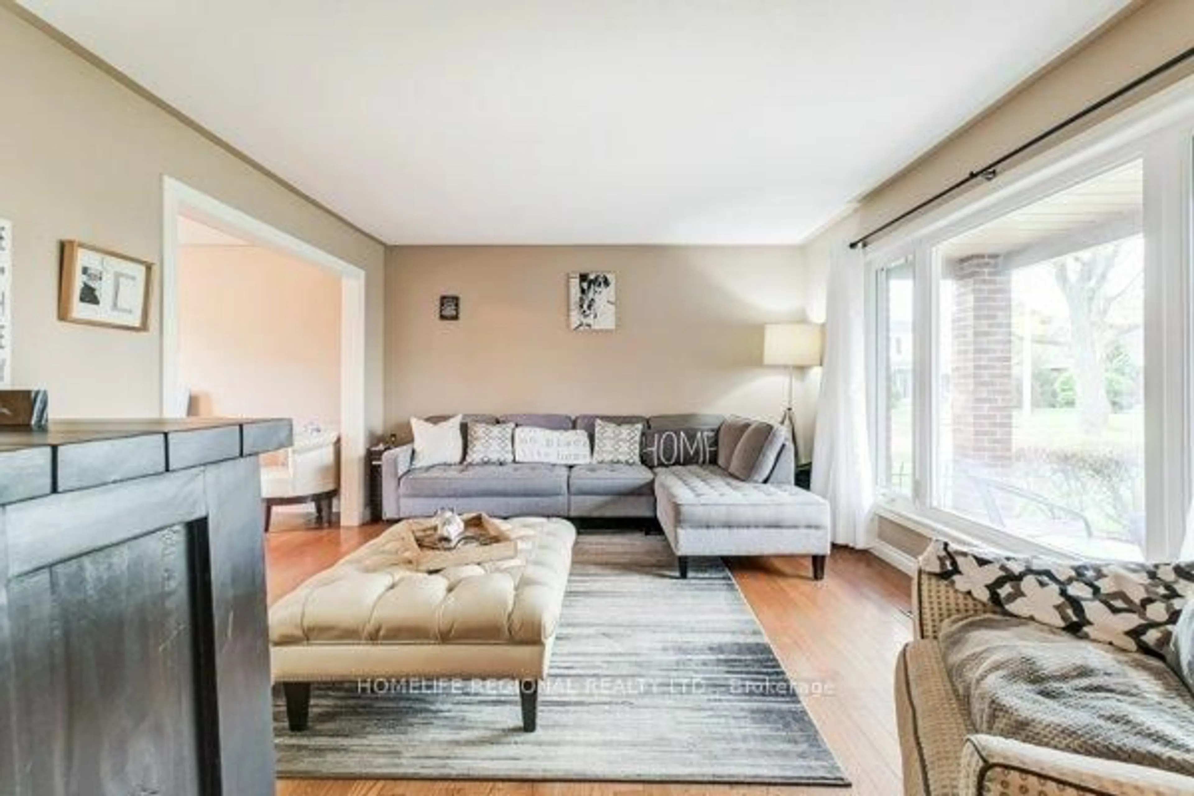 Living room with furniture, unknown for 2557 Brasilia Circ, Mississauga Ontario L5N 2E9