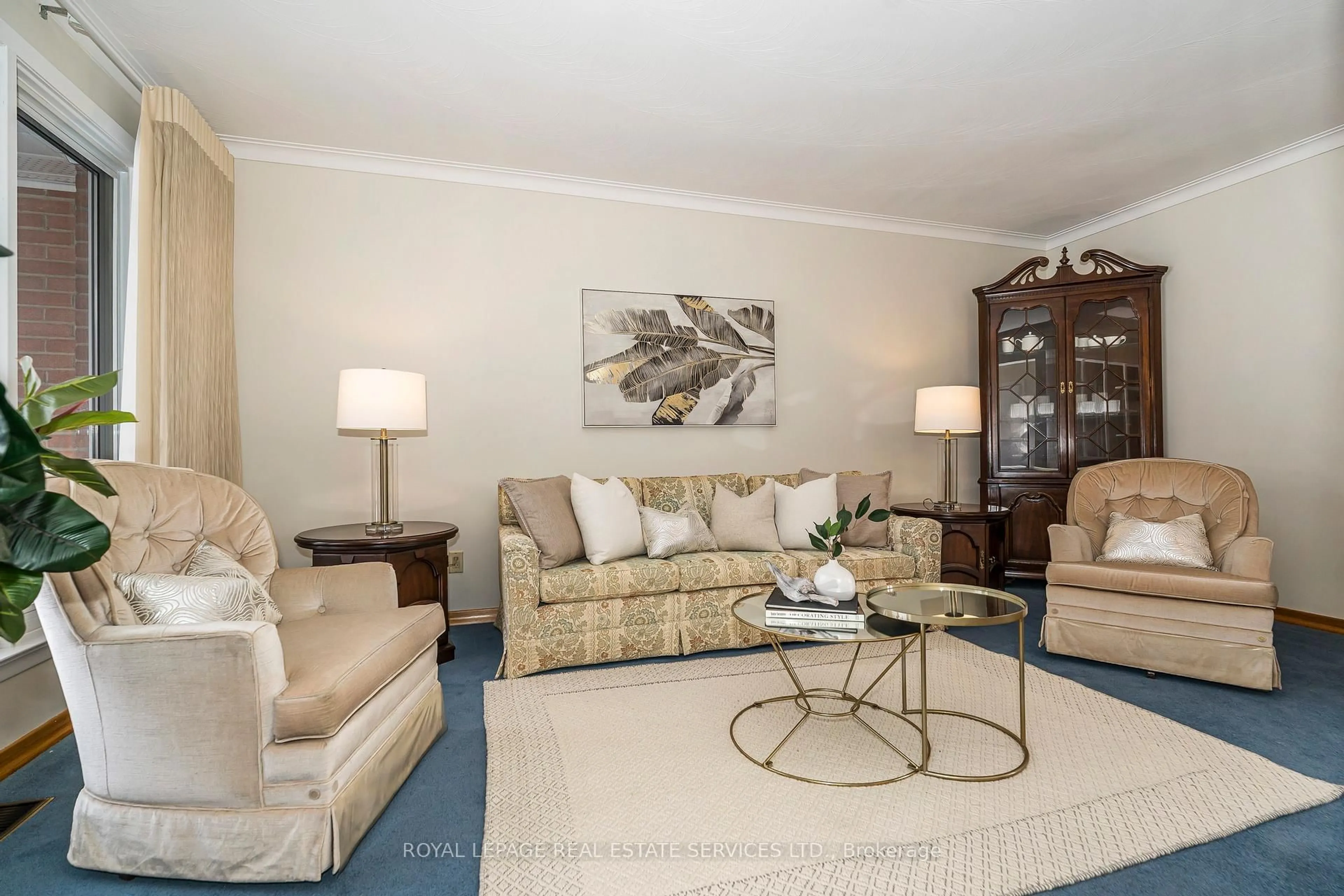 Living room with furniture, unknown for 71 Hillcroft Dr, Toronto Ontario M9B 4X6