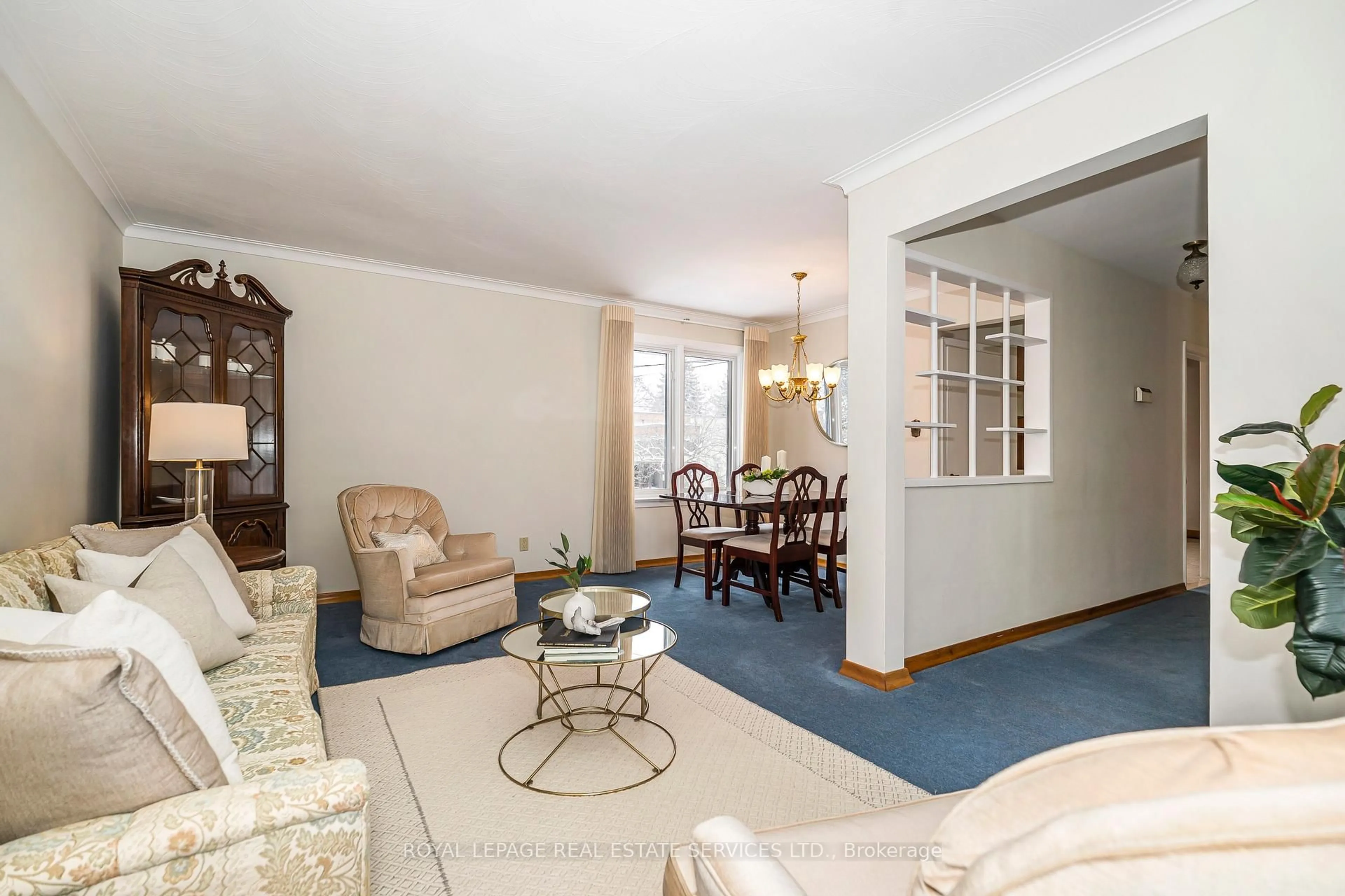 Living room with furniture, unknown for 71 Hillcroft Dr, Toronto Ontario M9B 4X6