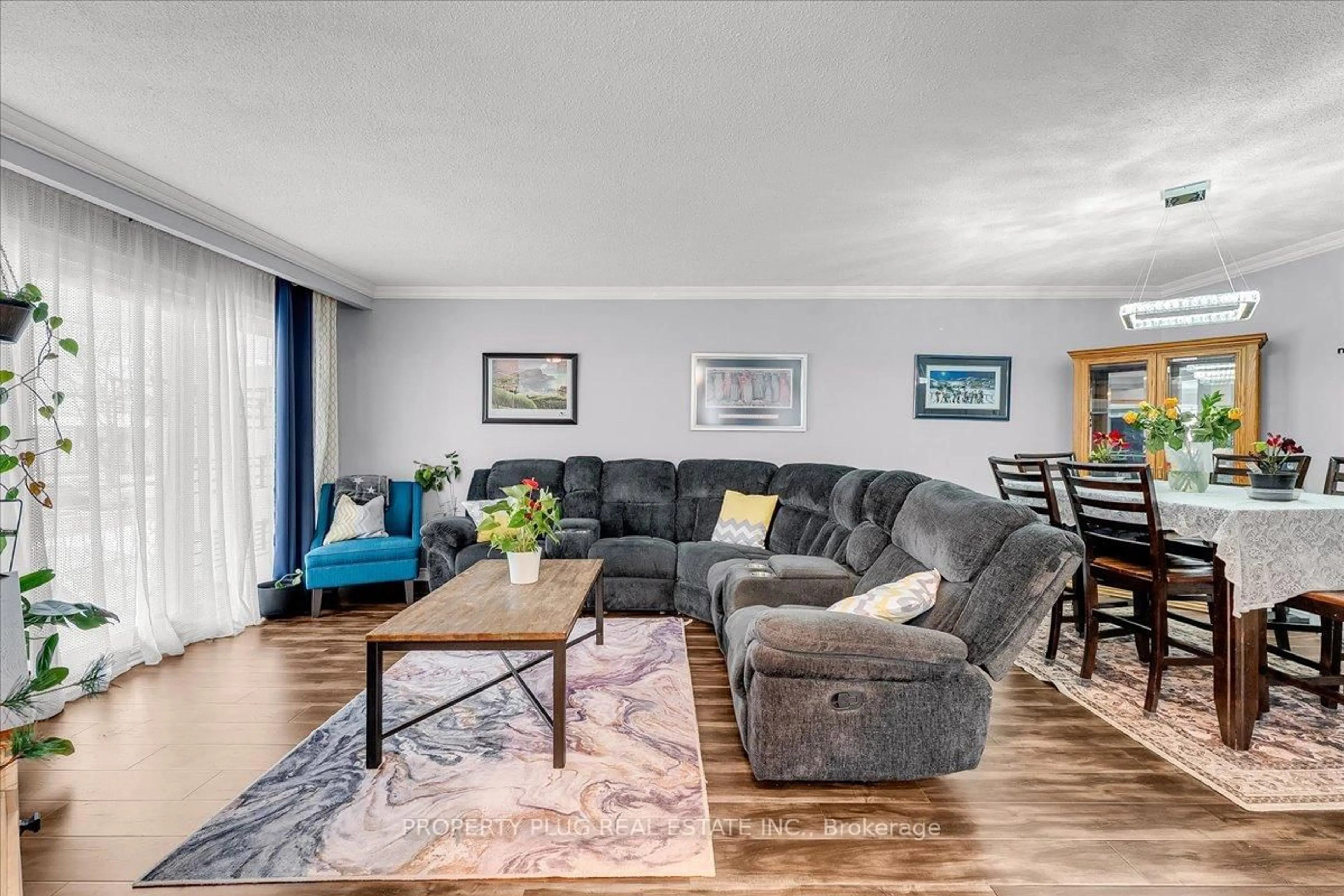 Living room with furniture, unknown for 32 Reeve Rd, Brampton Ontario L6X 2M7