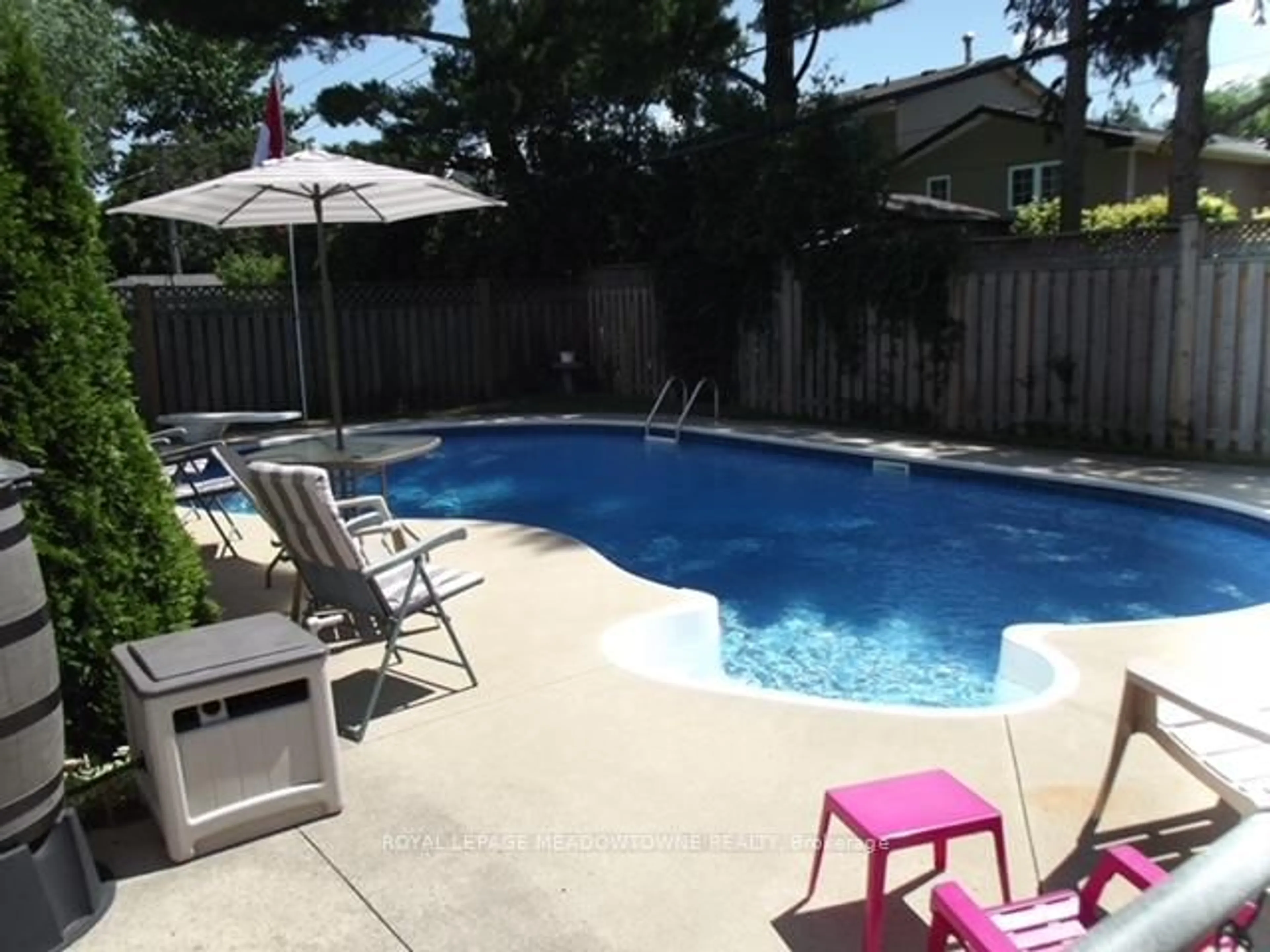 Pool for 394 Wilson Ave, Burlington Ontario L7L 2M9