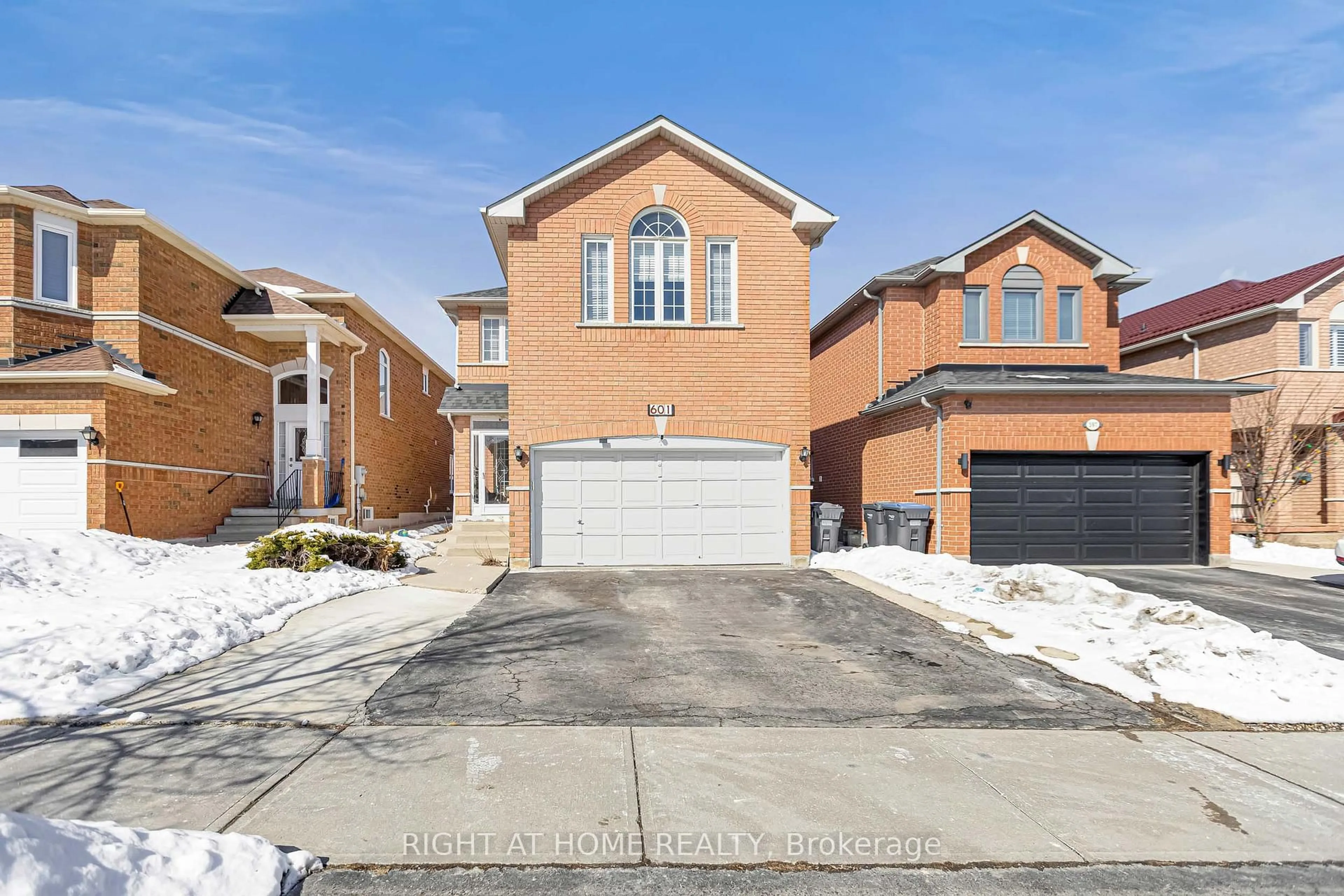 Home with brick exterior material, street for 601 Claymeadow Ave, Mississauga Ontario L5B 4H7