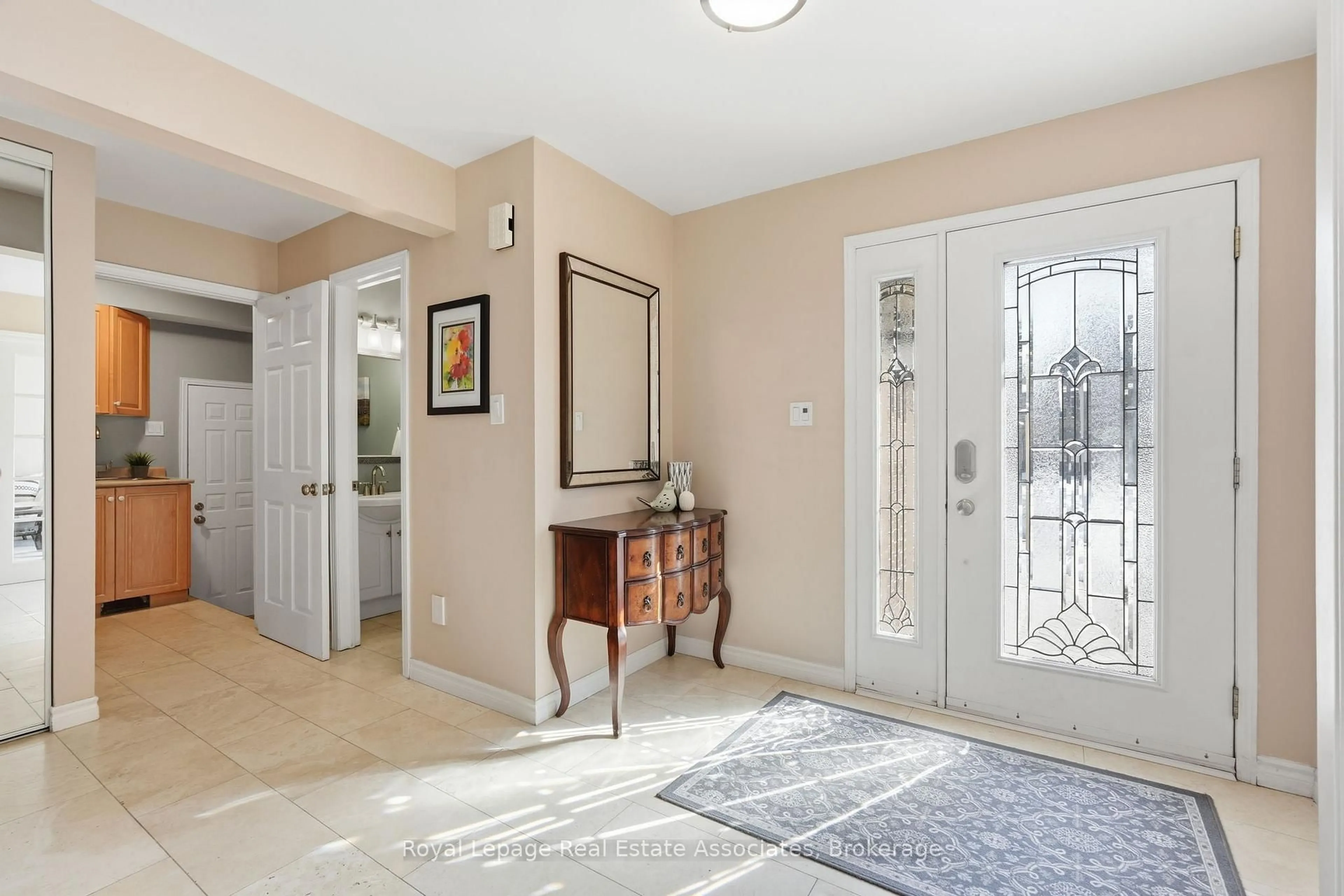 Indoor entryway for 3173 Spring Creek Cres, Mississauga Ontario L5N 4S2