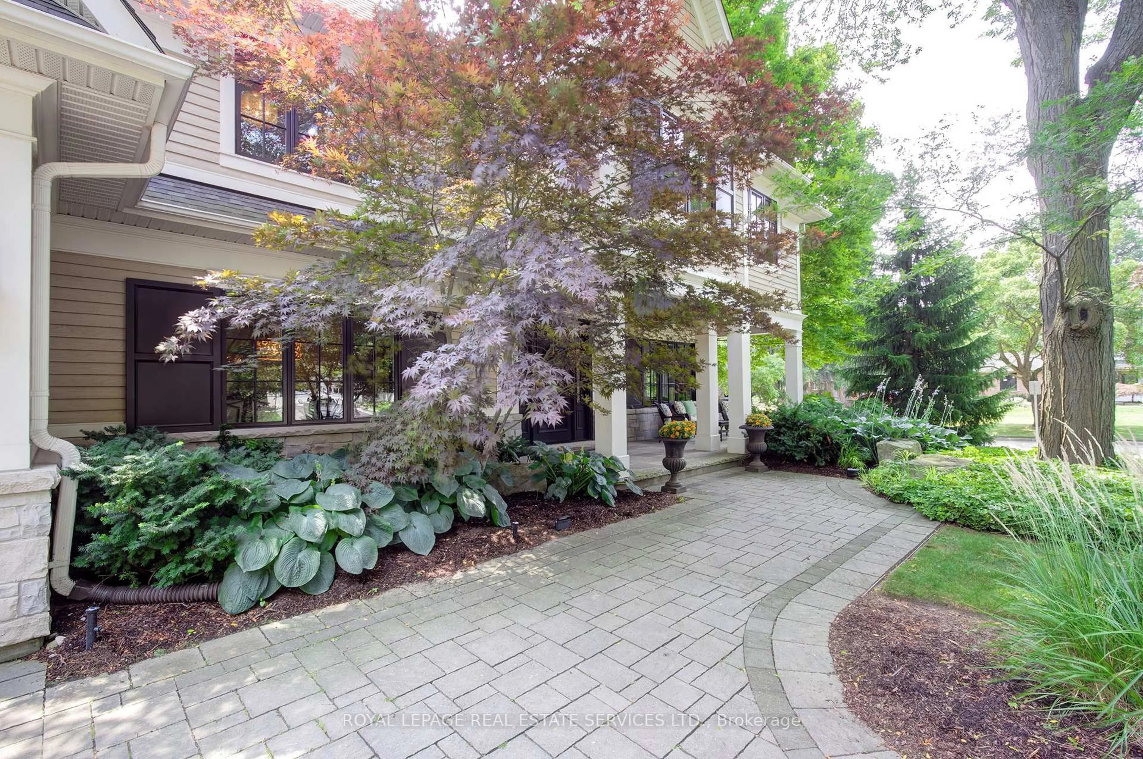 Patio, street for 461 Copeland Crt, Oakville Ontario L6J 4B8