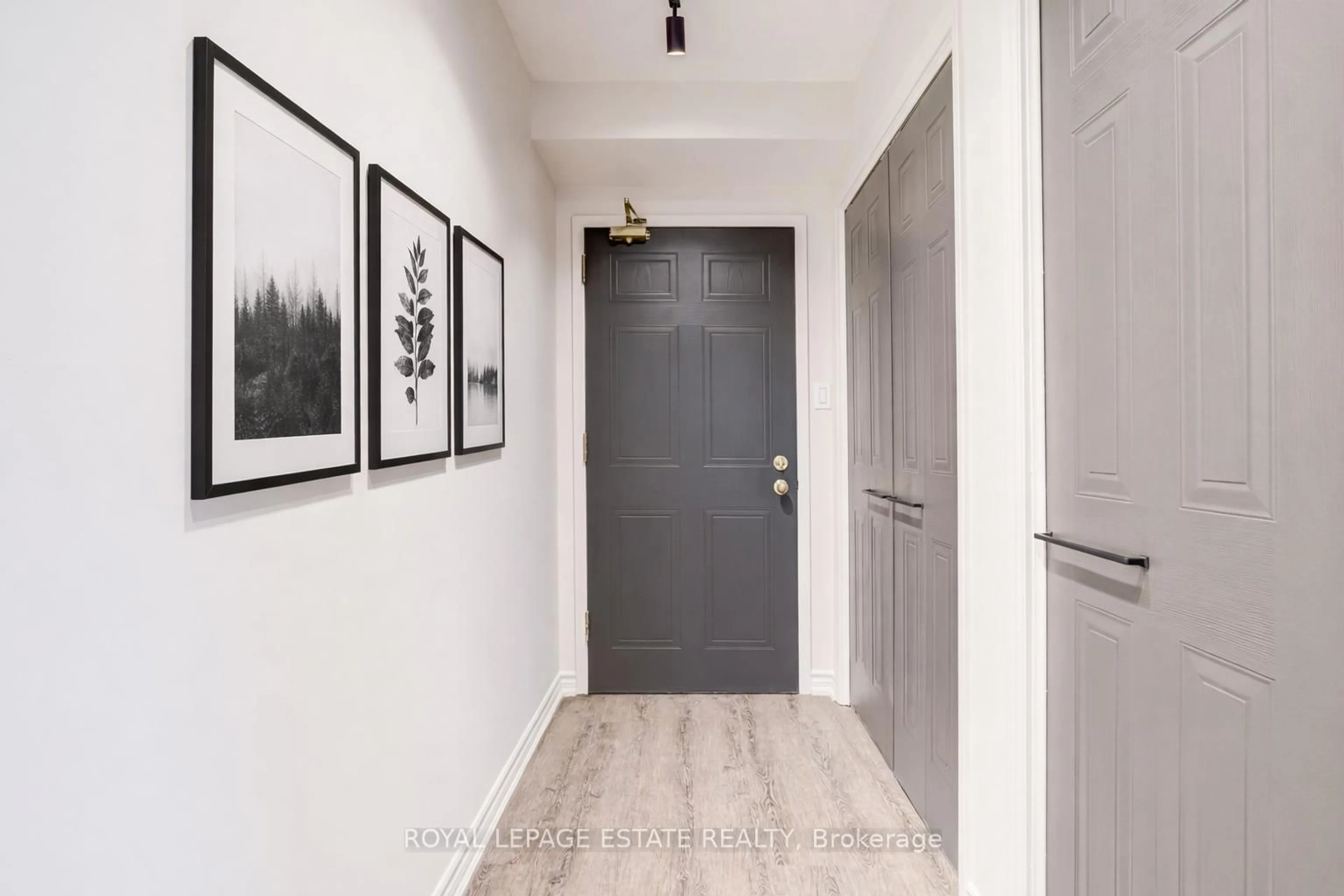 Indoor entryway for 26 Hall Rd #204, Halton Hills Ontario L7G 5G5