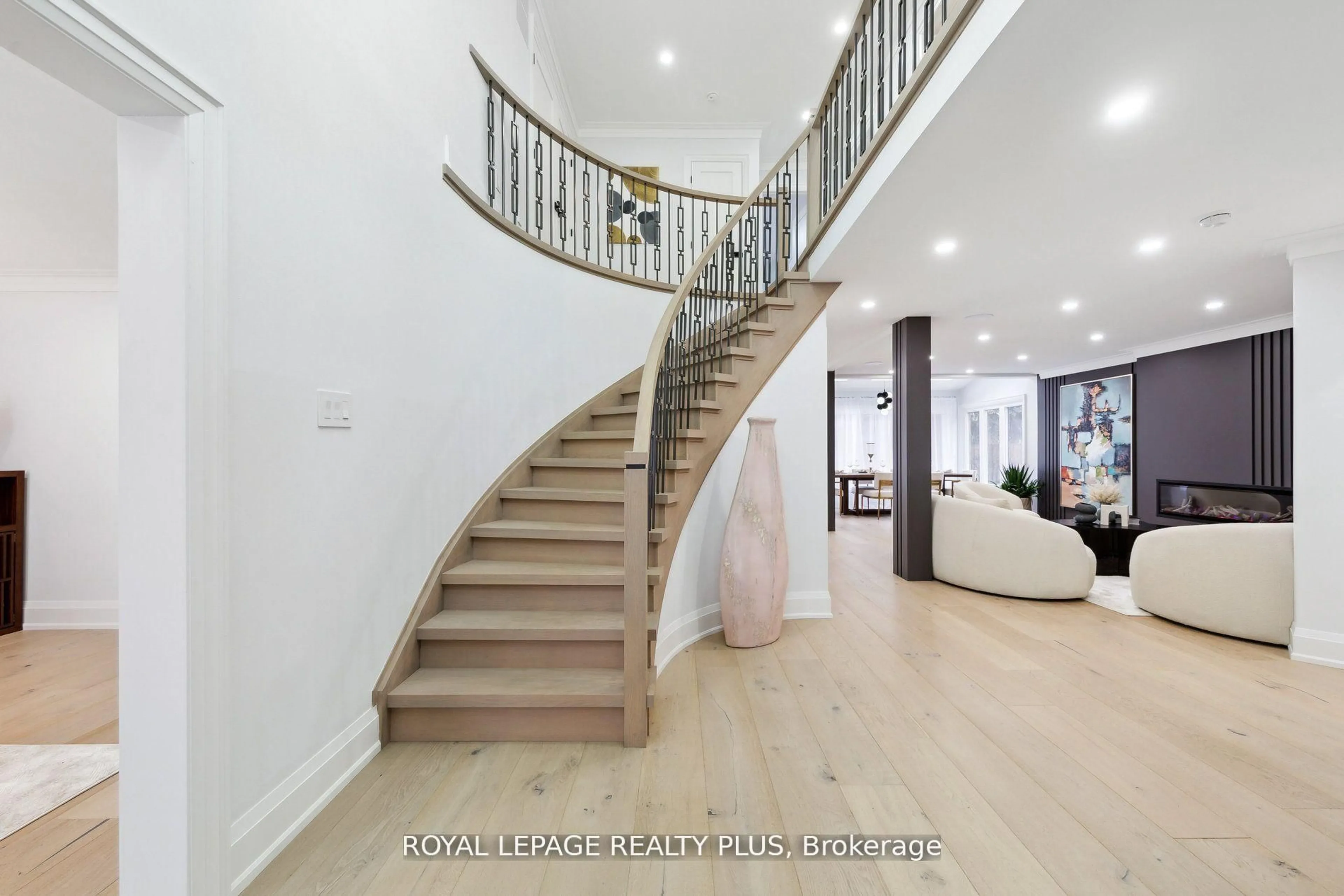 Stairs for 4344 Dallas Crt, Mississauga Ontario L4W 4G7