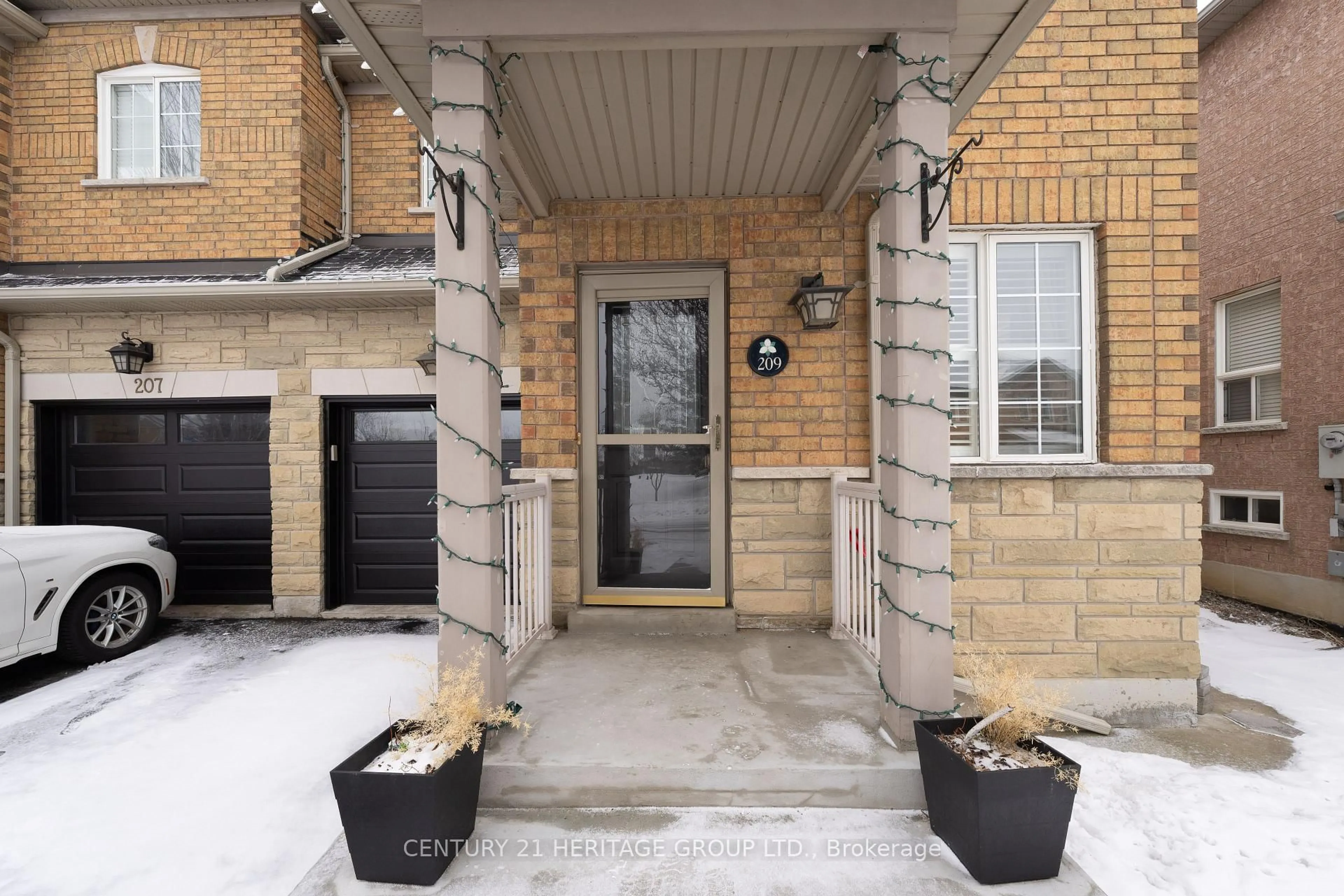 Indoor entryway for 209 Fitzgerald Cres, Milton Ontario L9T 5Y5
