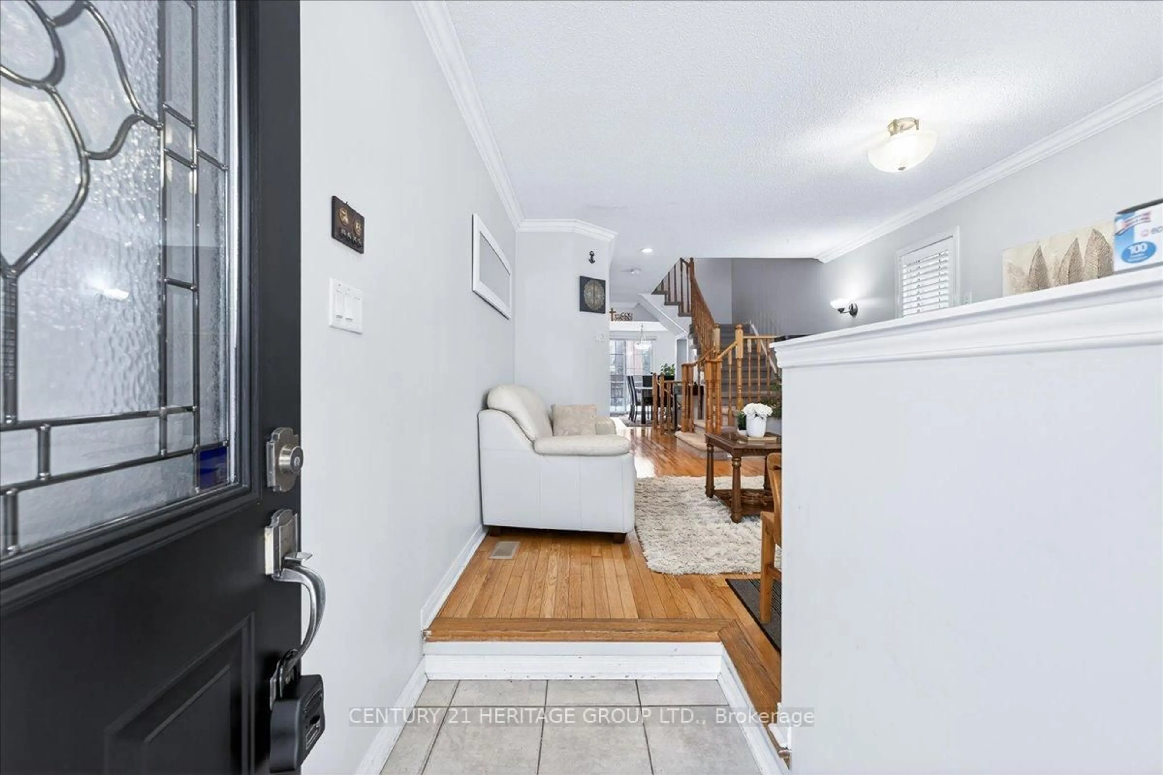 Indoor foyer for 209 Fitzgerald Cres, Milton Ontario L9T 5Y5