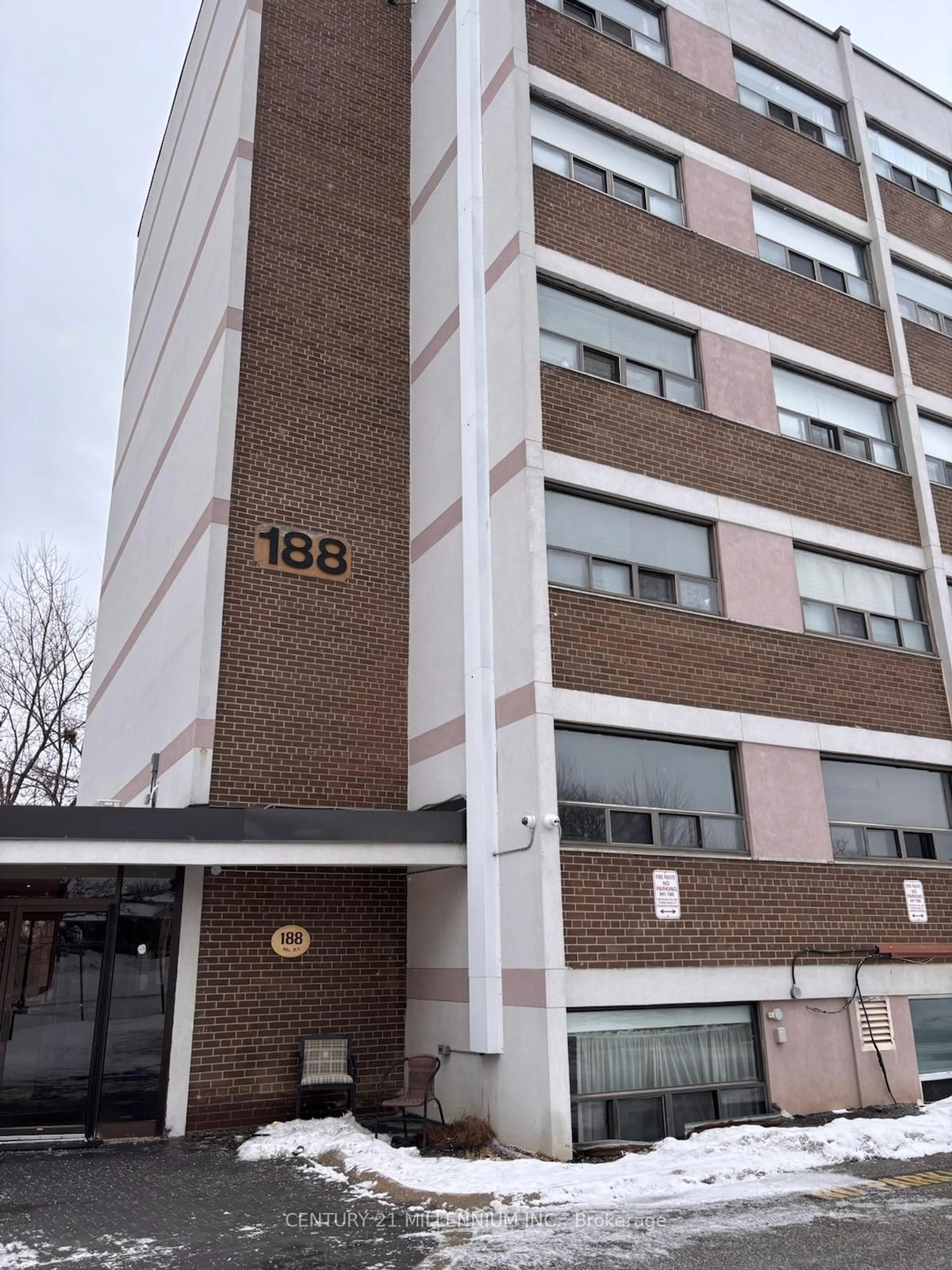 Patio, building for 188 Mill St #204, Brampton Ontario L6Y 1T8