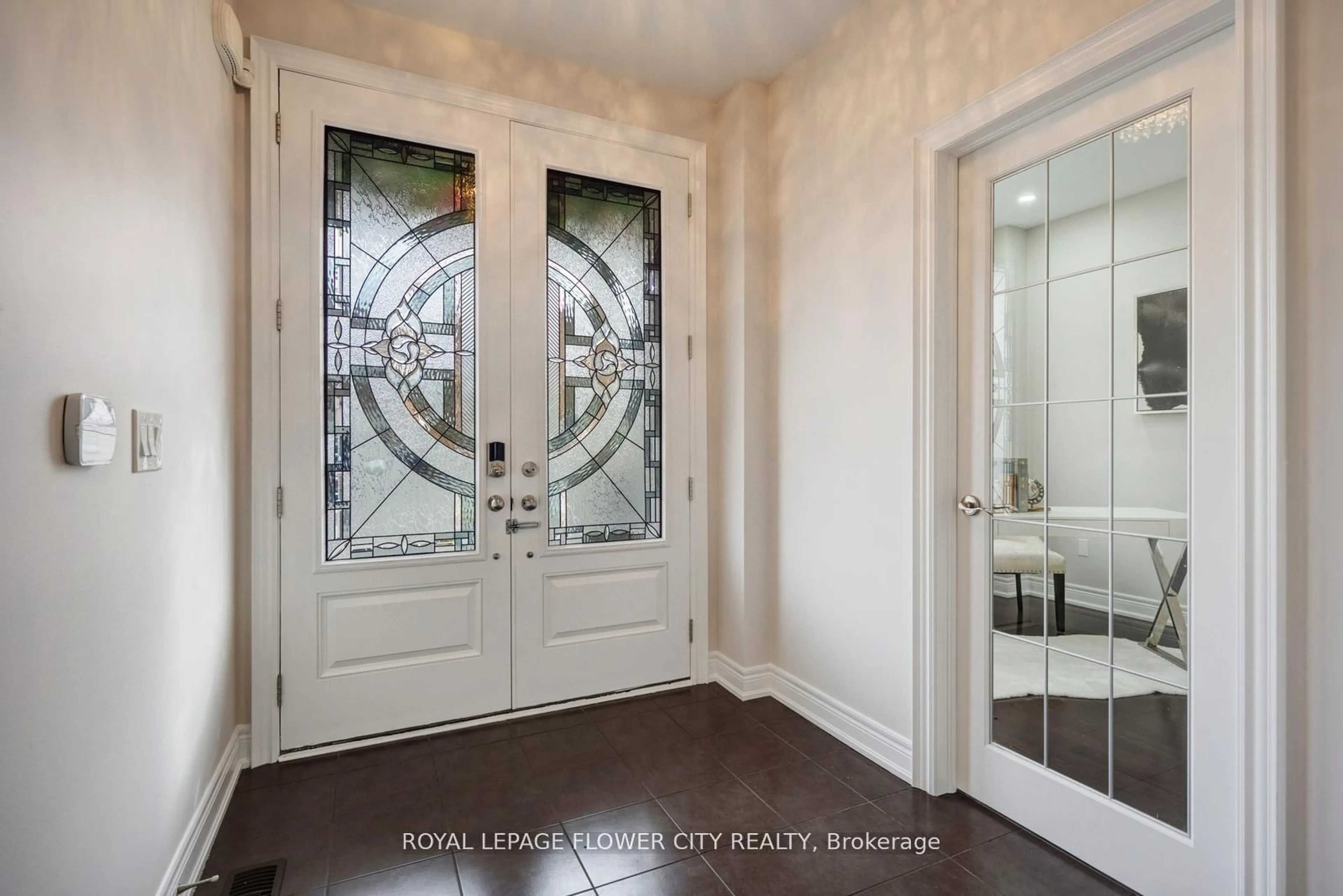 Indoor entryway for 6 Villadowns Tr, Brampton Ontario L6R 3V5