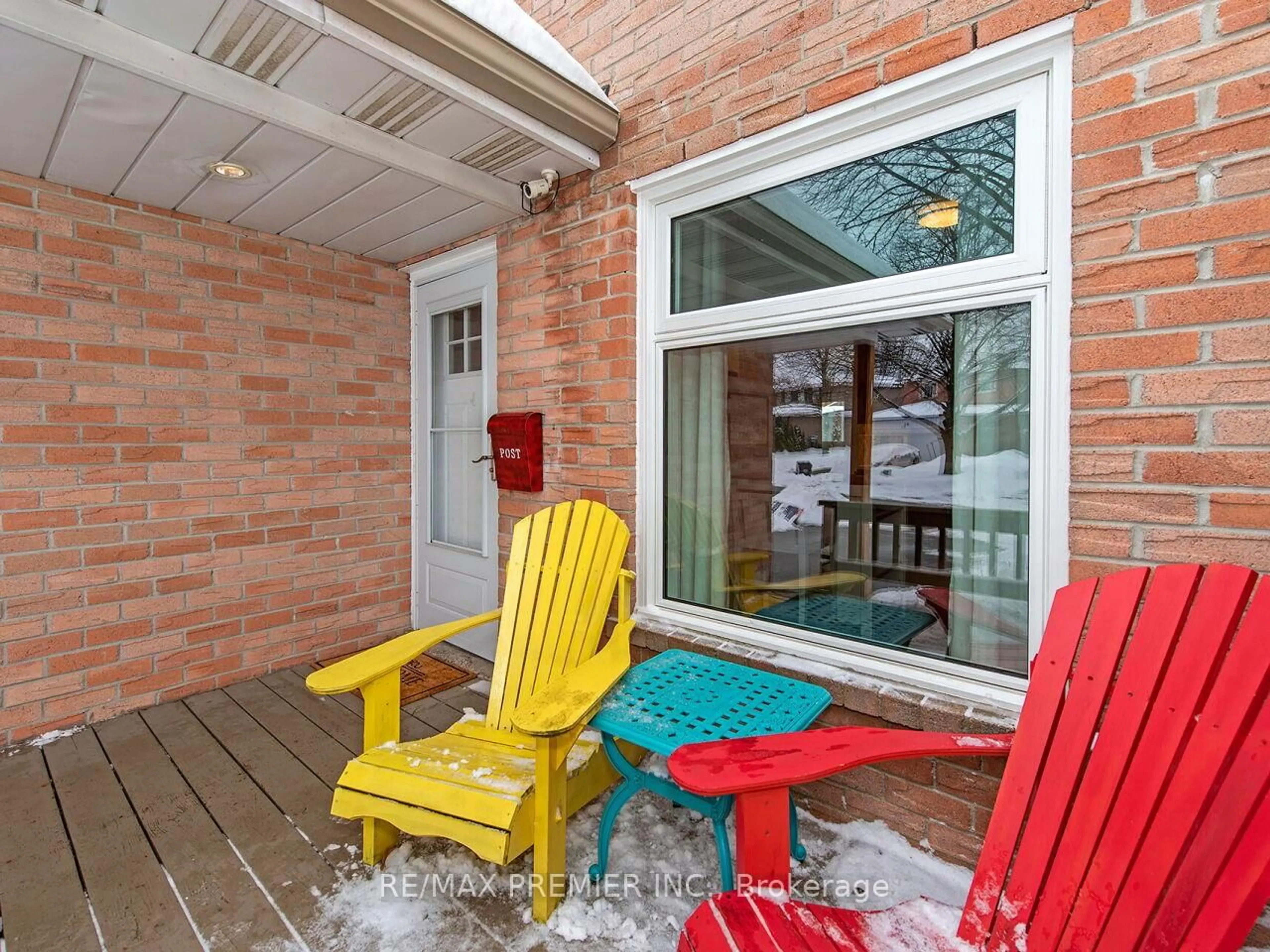 Patio, street for 122 Rushmore Cres, Brampton Ontario L6Z 1R2