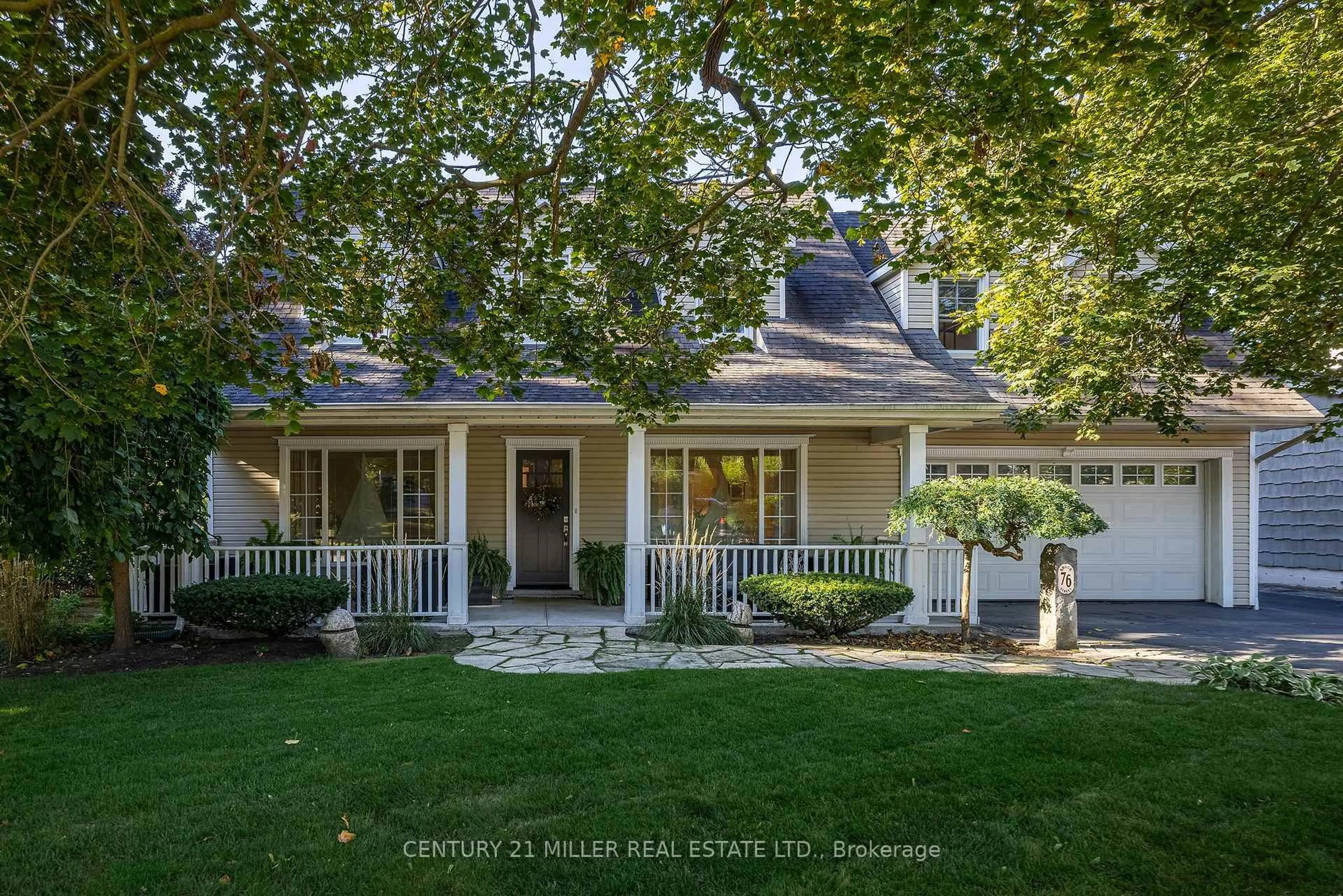 Home with vinyl exterior material, street for 76 Brock St, Oakville Ontario L6K 2Z1