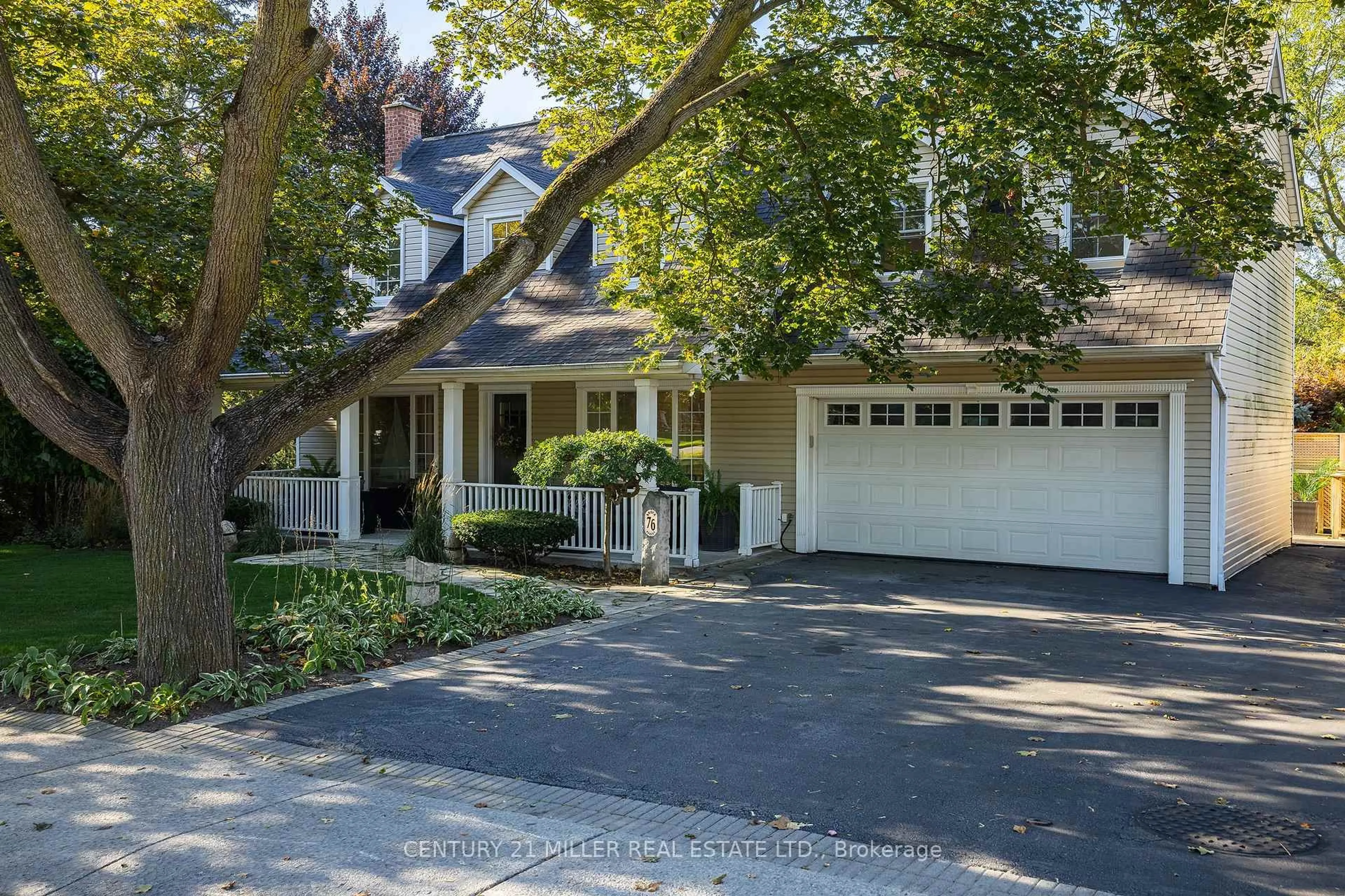 Home with vinyl exterior material, street for 76 Brock St, Oakville Ontario L6K 2Z1